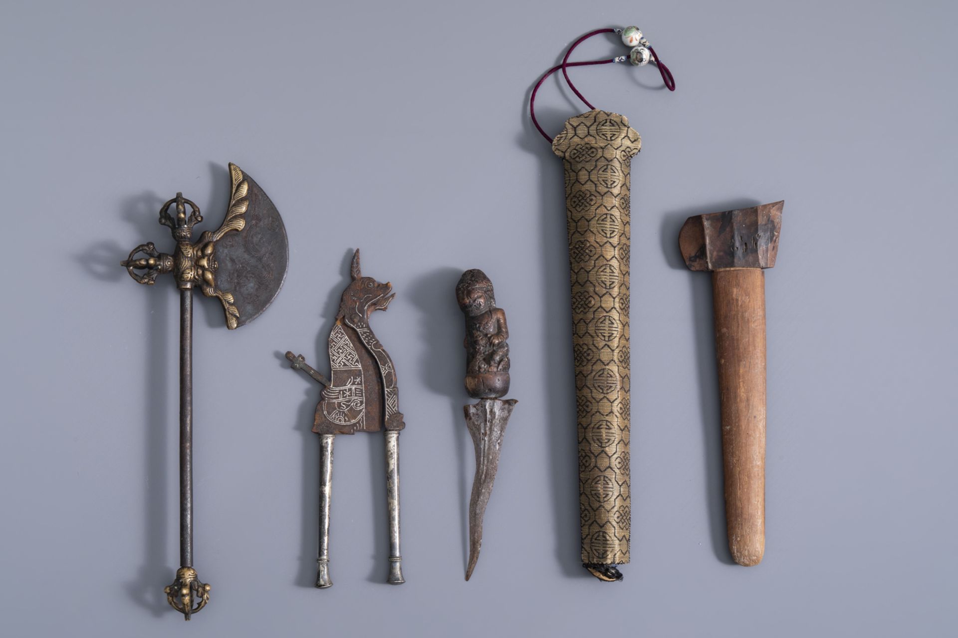 Three Tibetan miniature weapons, an Indonesian betel nut cracker and a kris, 19th/20th C. - Image 2 of 11