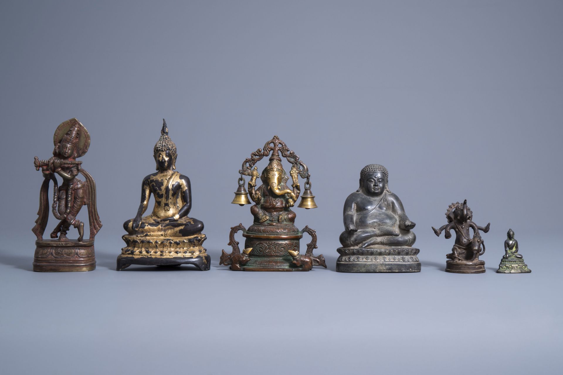 Six Asian bronze figures of Buddhist and Hindu deities, 19th/20th C. - Image 2 of 7