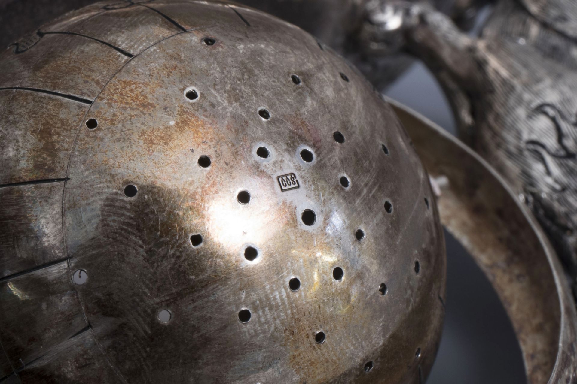 A Vietnamese silver tea strainer in the shape of a mythical animal playing with a globe, 800/000, 19 - Image 11 of 11