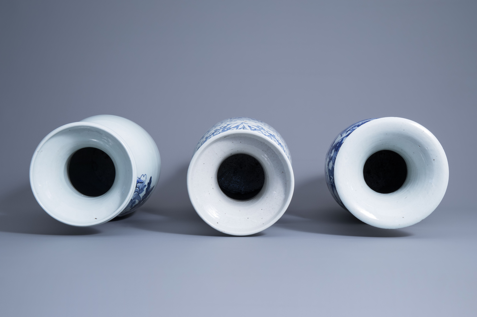 Three various Chinese blue and white and celadon ground vases, 19th/20th C. - Image 5 of 6