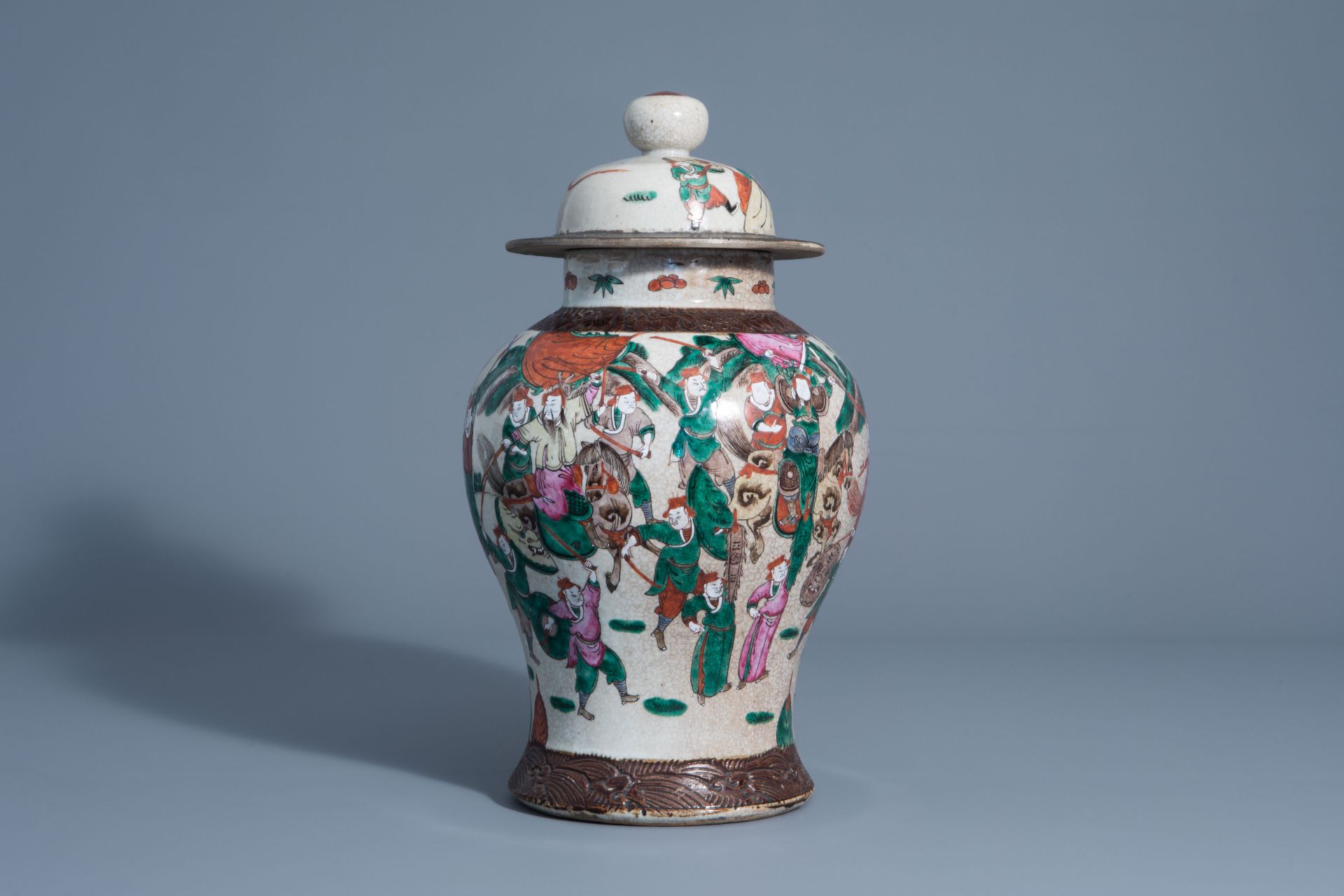 A Chinese Nanking crackle glazed famille rose vase with warrior scenes, 19th C. - Image 2 of 6