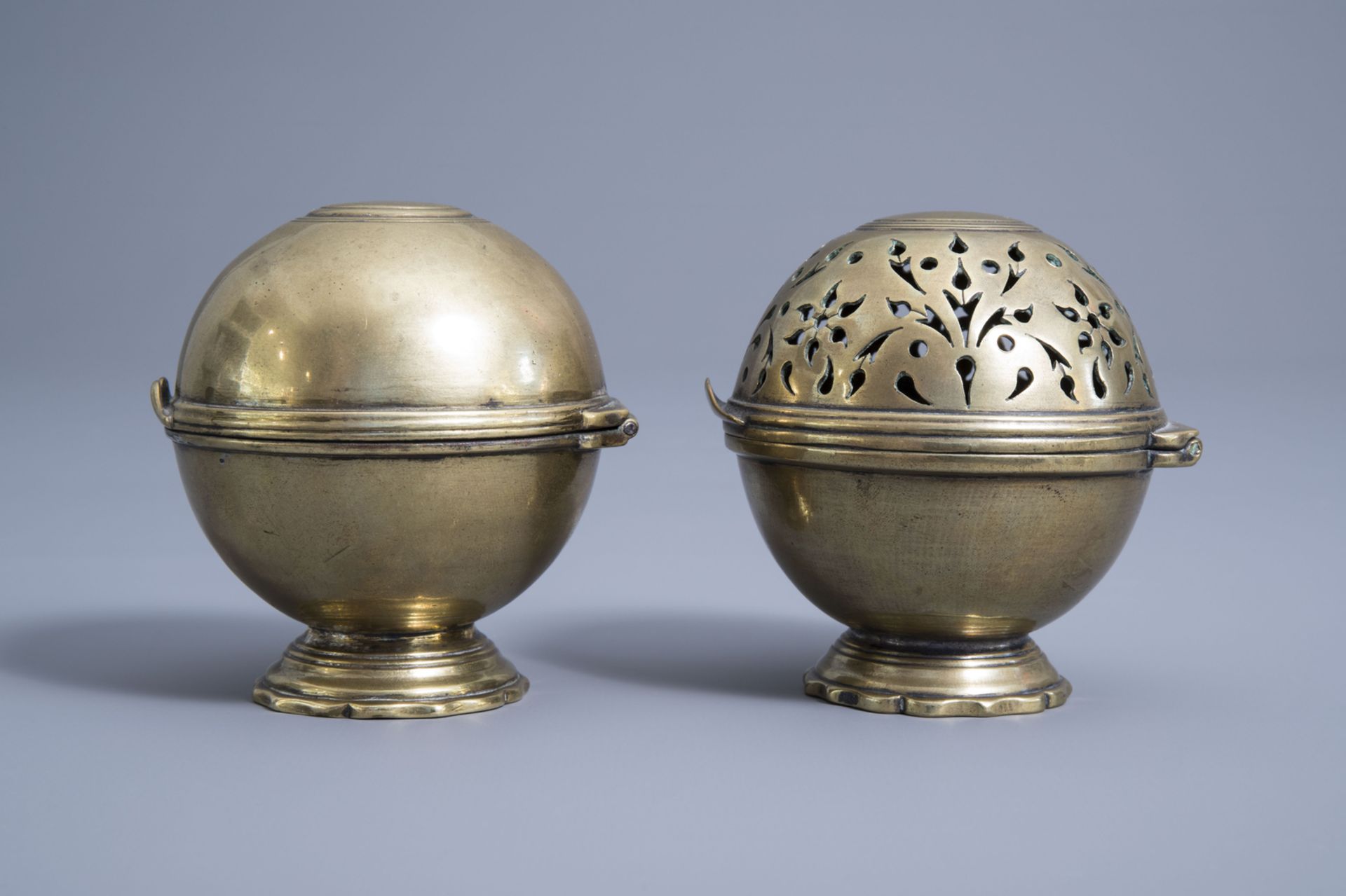 Two French Baroque sphere shaped hand warmers, ca. 1700 - Image 6 of 9