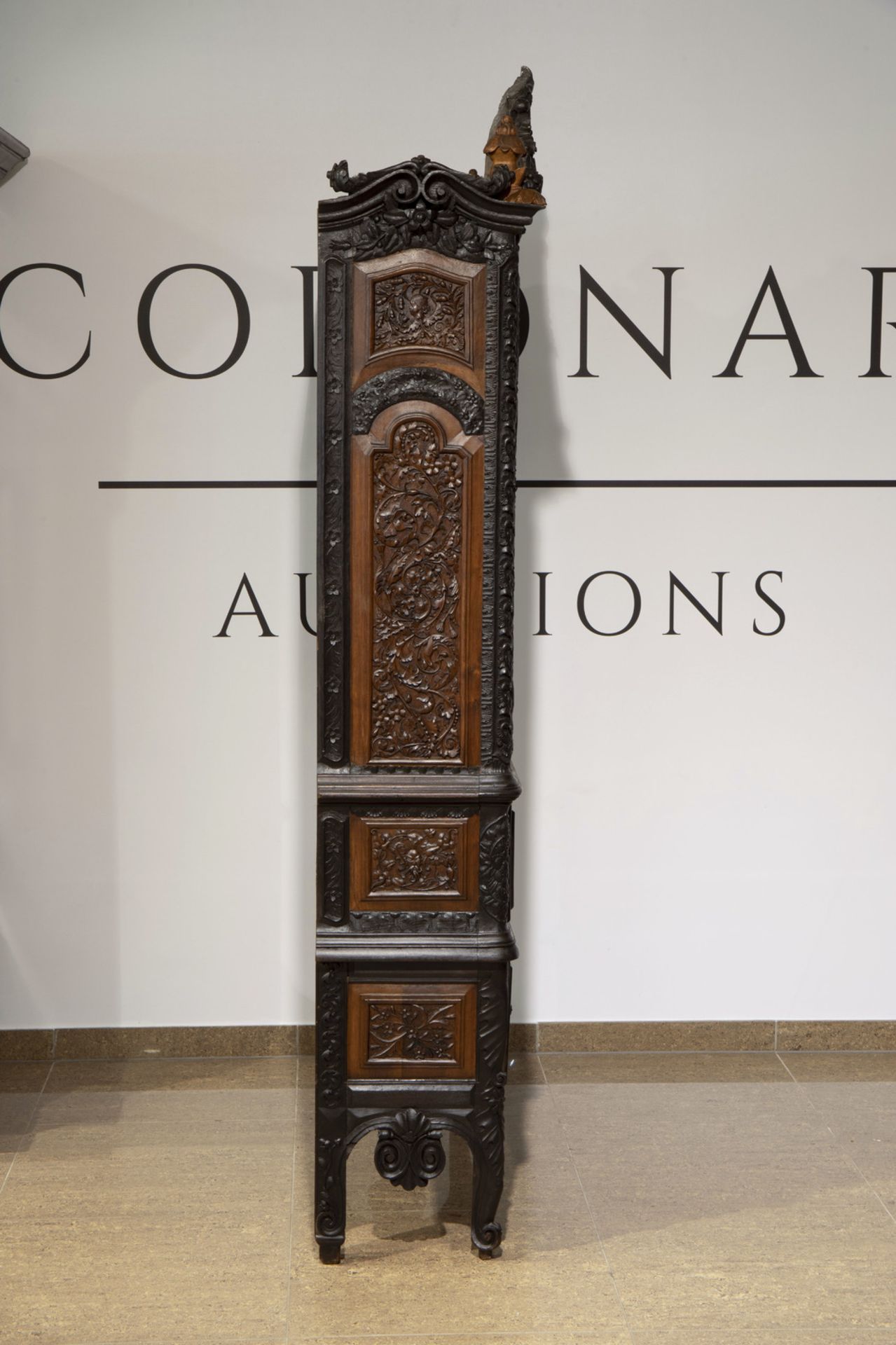 A colonial inspired and orientalist carved and ebonised wooden cabinet, first half of the 20th C. - Image 4 of 8