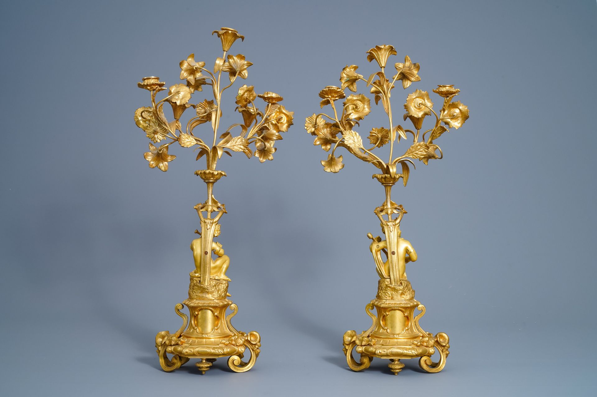 A French gilt bronze three-piece clock garniture with classical theme, 19th C. - Image 12 of 29