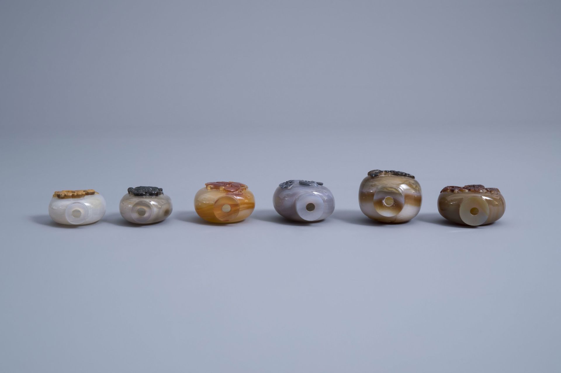 Twelve Chinese agate snuff bottles, 19th/20th C. - Image 7 of 14