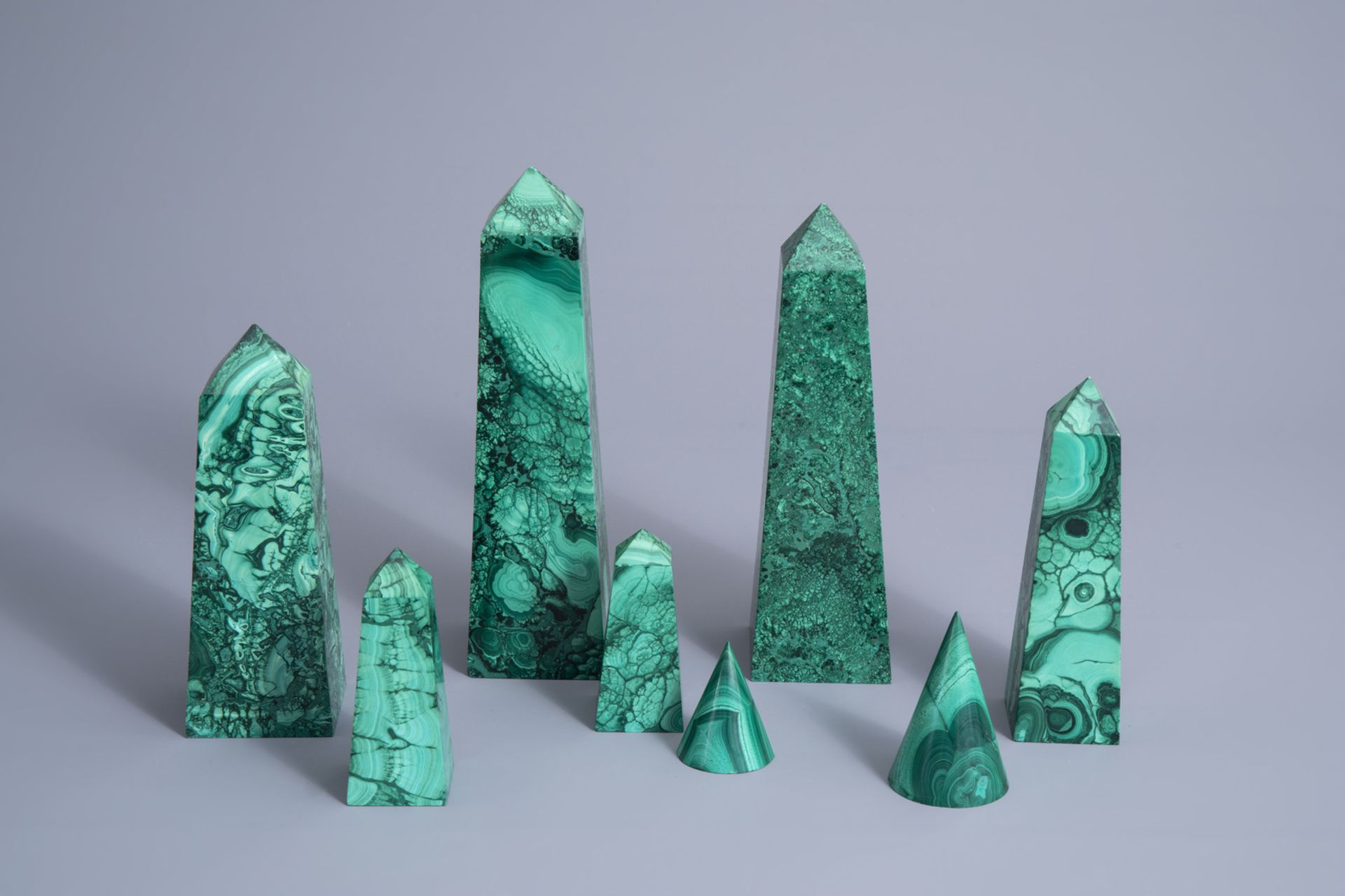 An extensive and decorative set of six obelisks and two cones in malachite, 20th C.