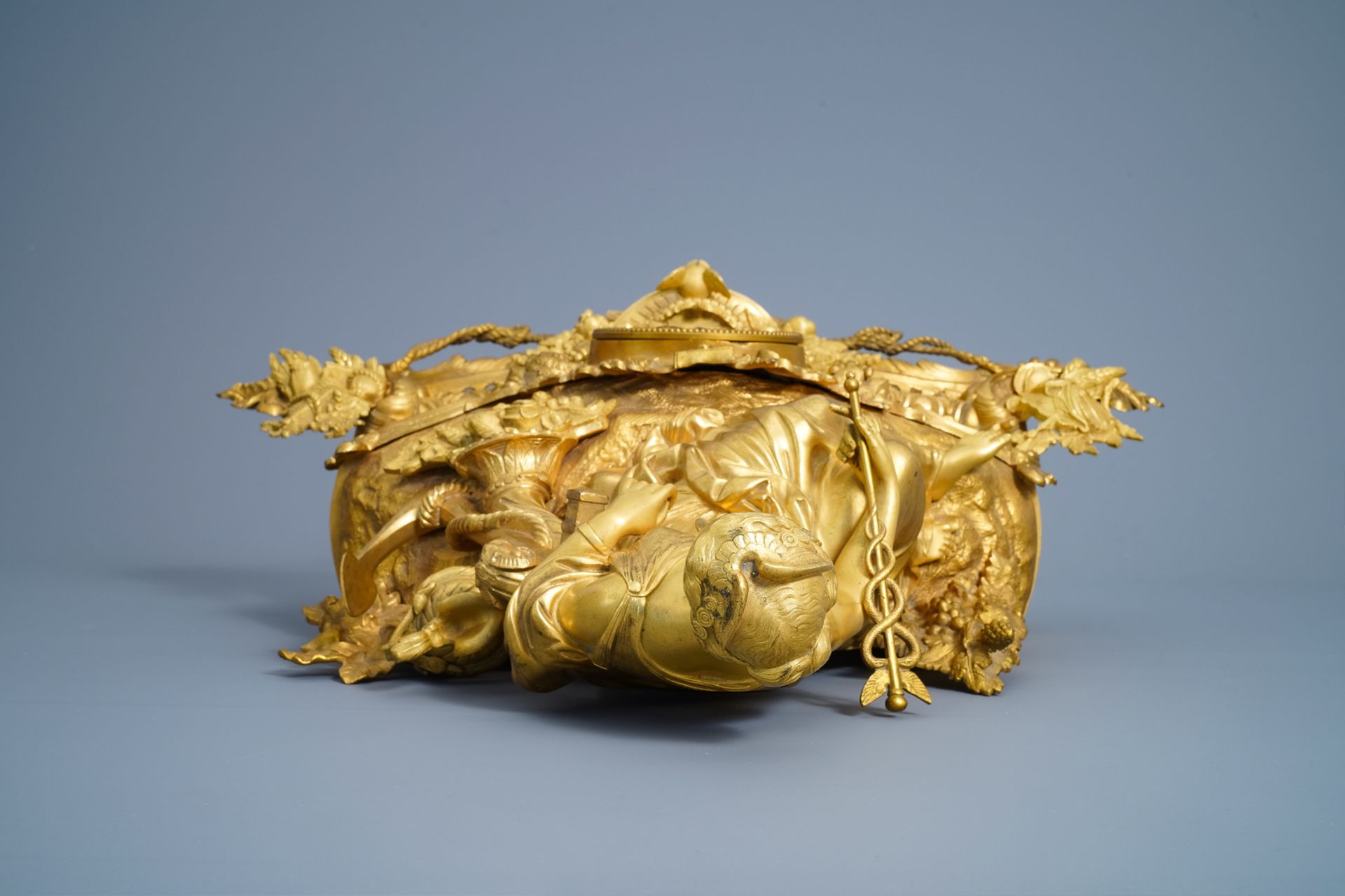 A French gilt bronze three-piece clock garniture with classical theme, 19th C. - Image 6 of 29