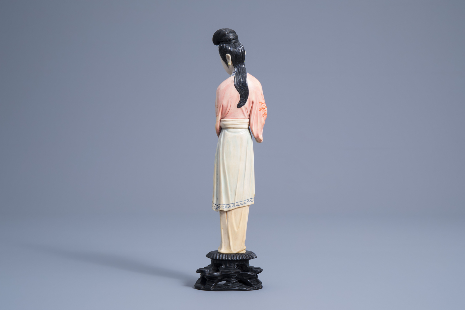 A Chinese polychrome ivory figure of a lady holding a tray of peaches, first half 20th C. - Image 4 of 7