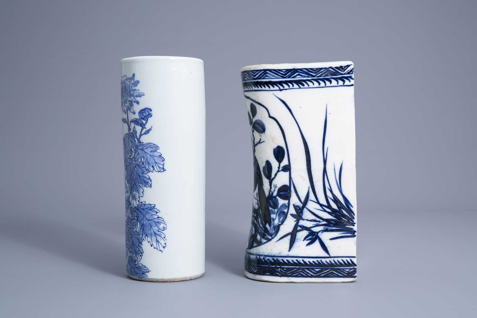 A varied collection of blue and white Chinese and Japanese porcelain, 19th/20th C. - Image 11 of 19