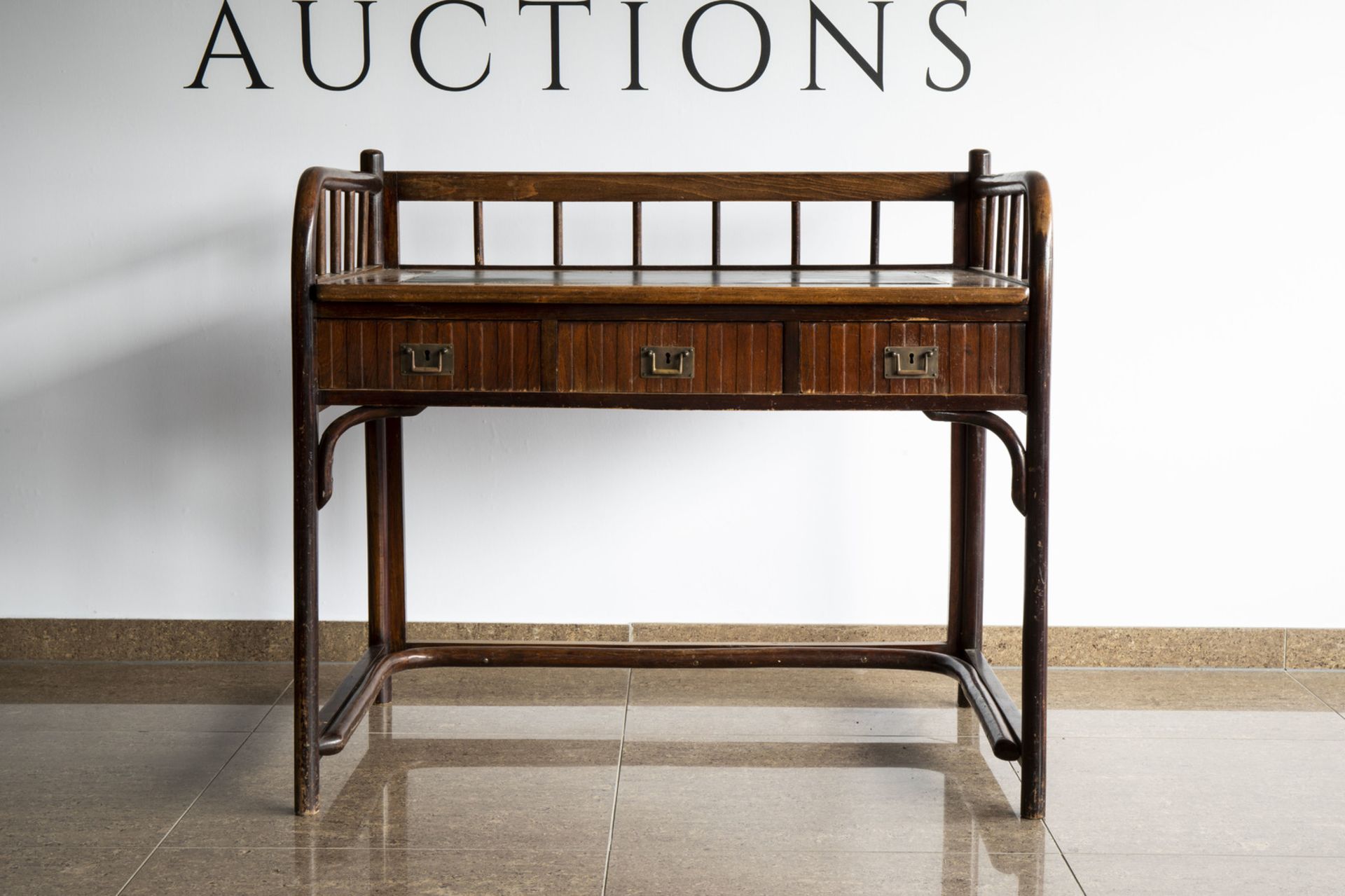 Attributed to Josef Hoffmann (1870-1956): A bentwood writing desk, Austria, beginning of the 20th C. - Image 3 of 12