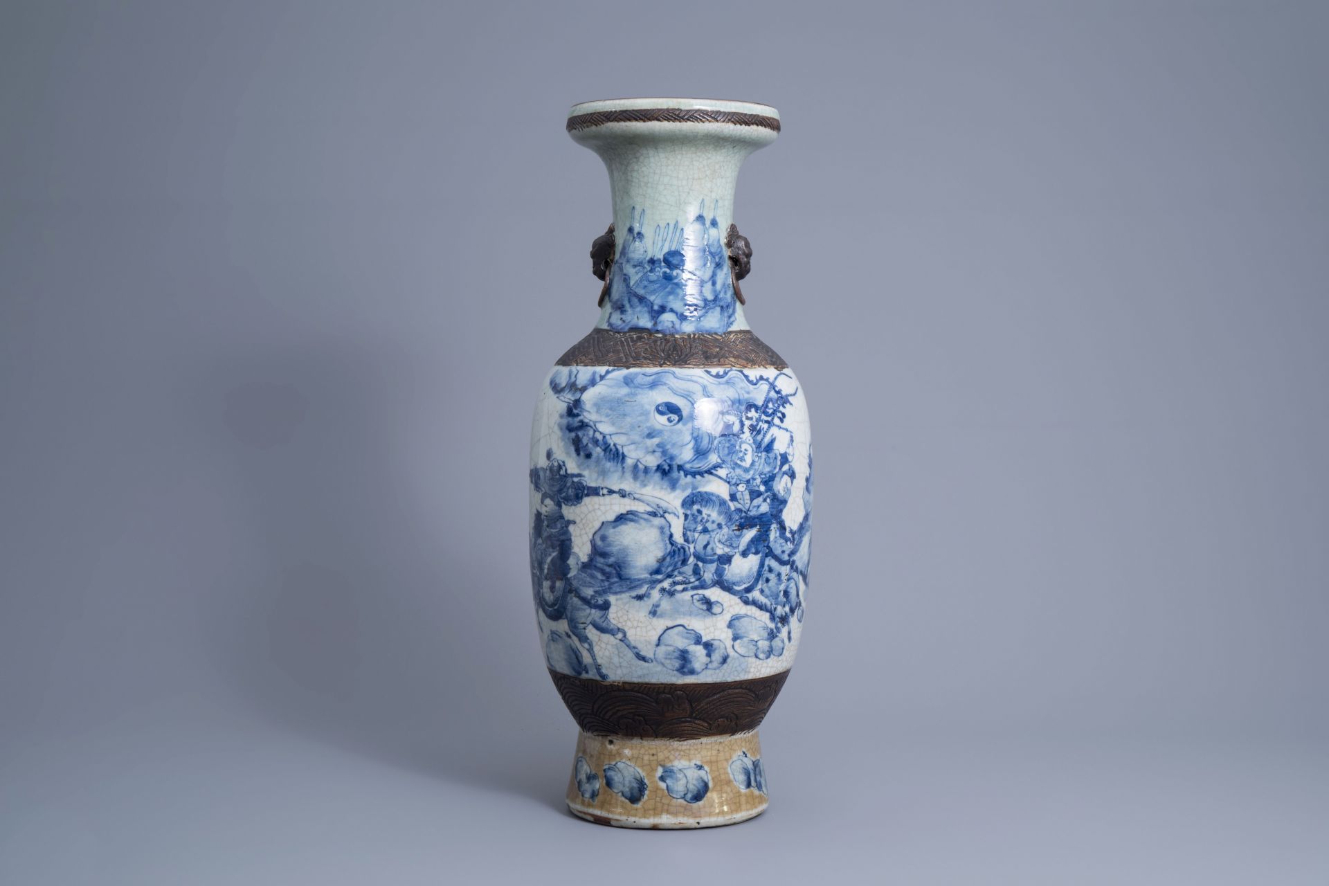 A Chineese blue and white Nanking crackle-glazed vase, 19th C.