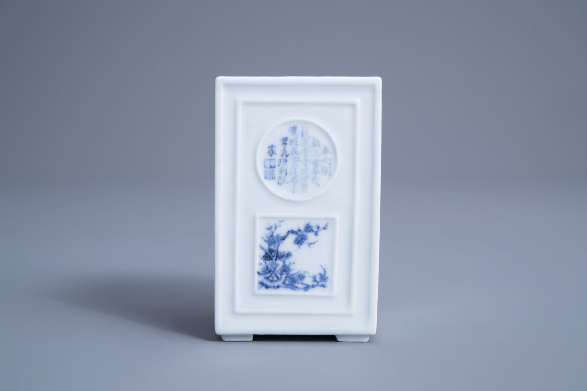 A square Chinese blue and white brush pot with poem medallions and floral design, Republic, 20th C. - Image 3 of 7