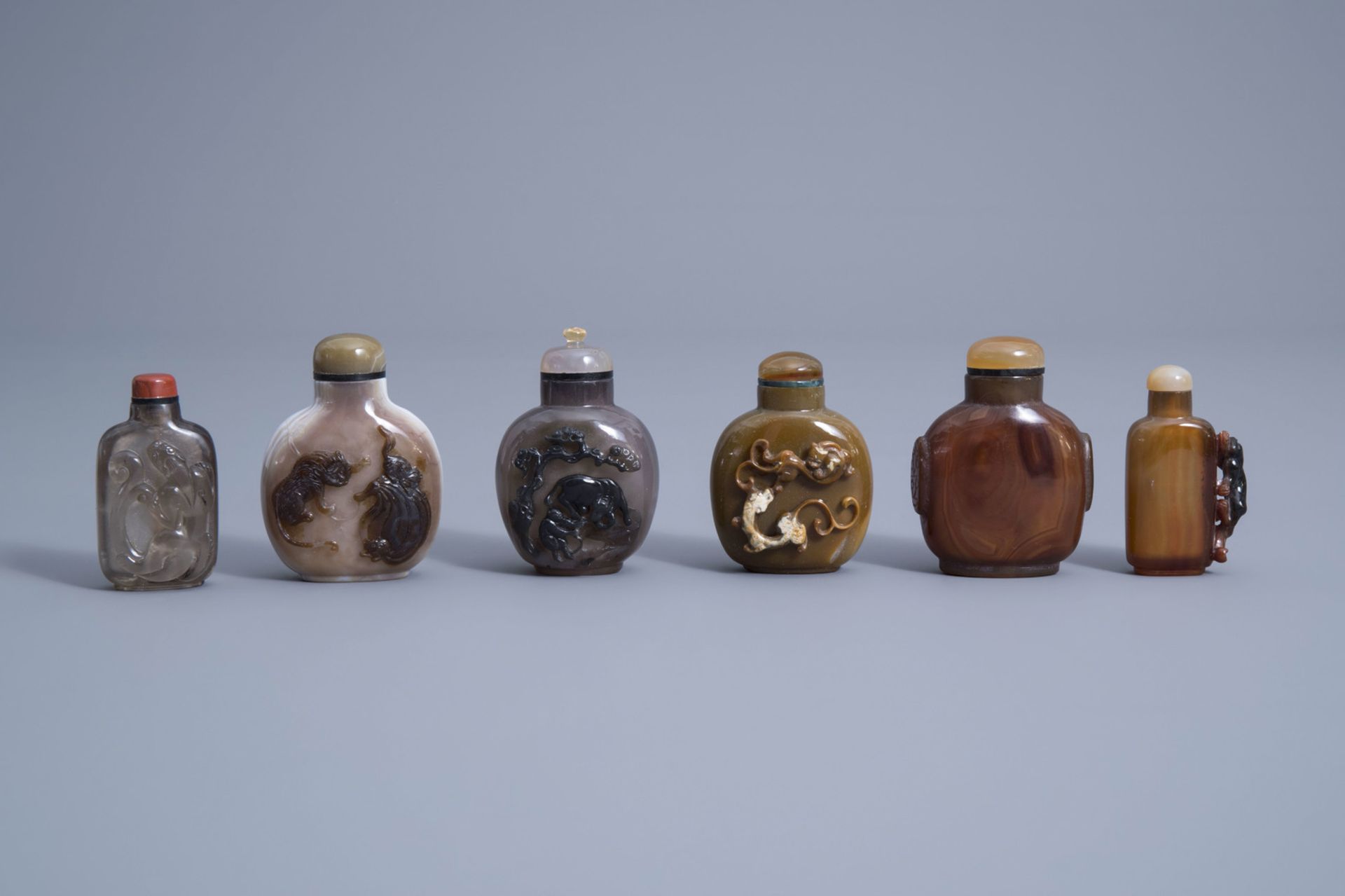 Twelve Chinese agate snuff bottles, 19th/20th C. - Image 9 of 14