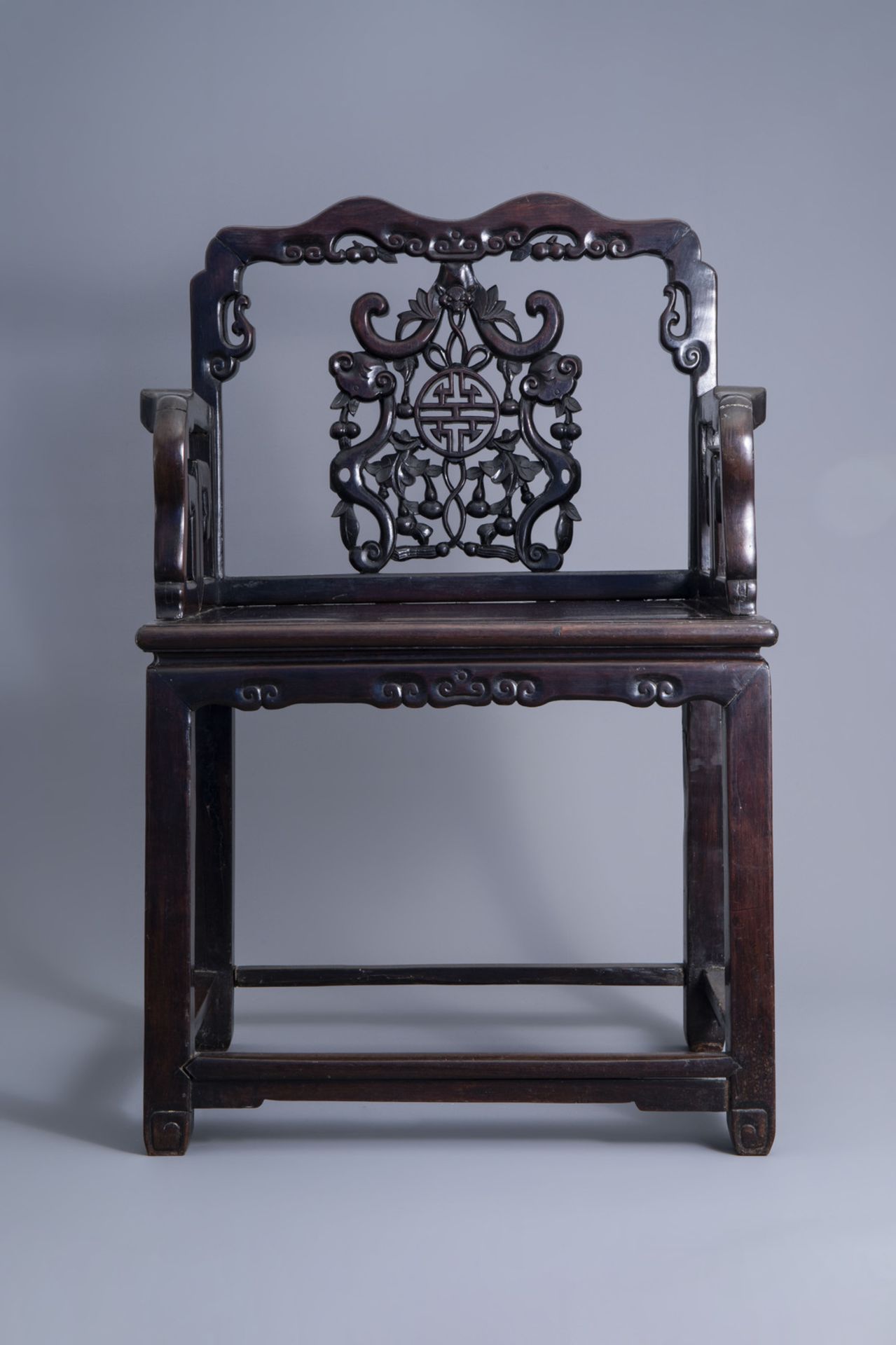 A Chinese wooden chair, 19th C. - Image 2 of 7