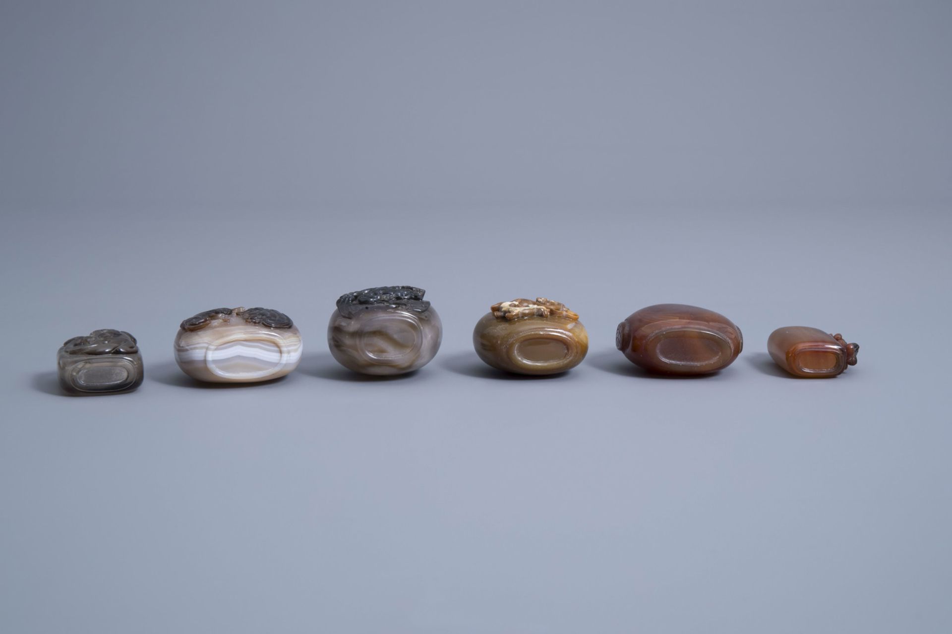 Twelve Chinese agate snuff bottles, 19th/20th C. - Image 14 of 14