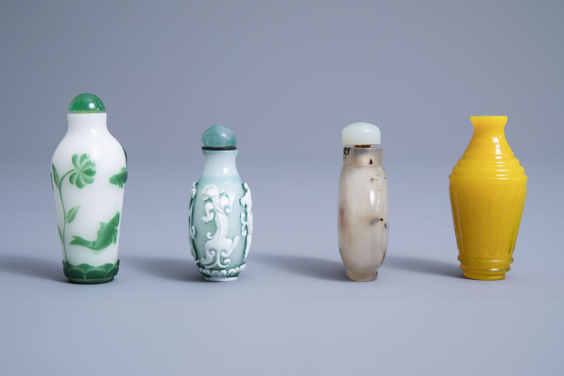 Eight various Chinese glass snuff bottles, 19th/20th C. - Image 9 of 13