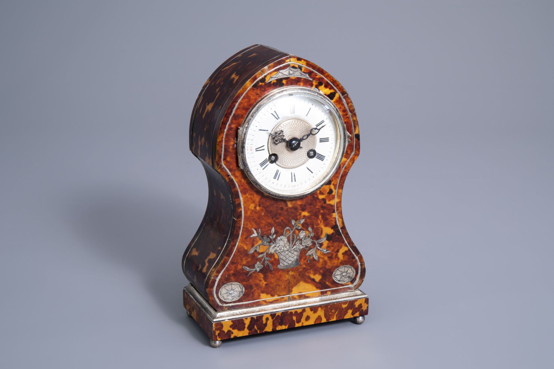 A Charles Grottendieck silver inlaid pseudo tortoise veneered table clock, 19th C.