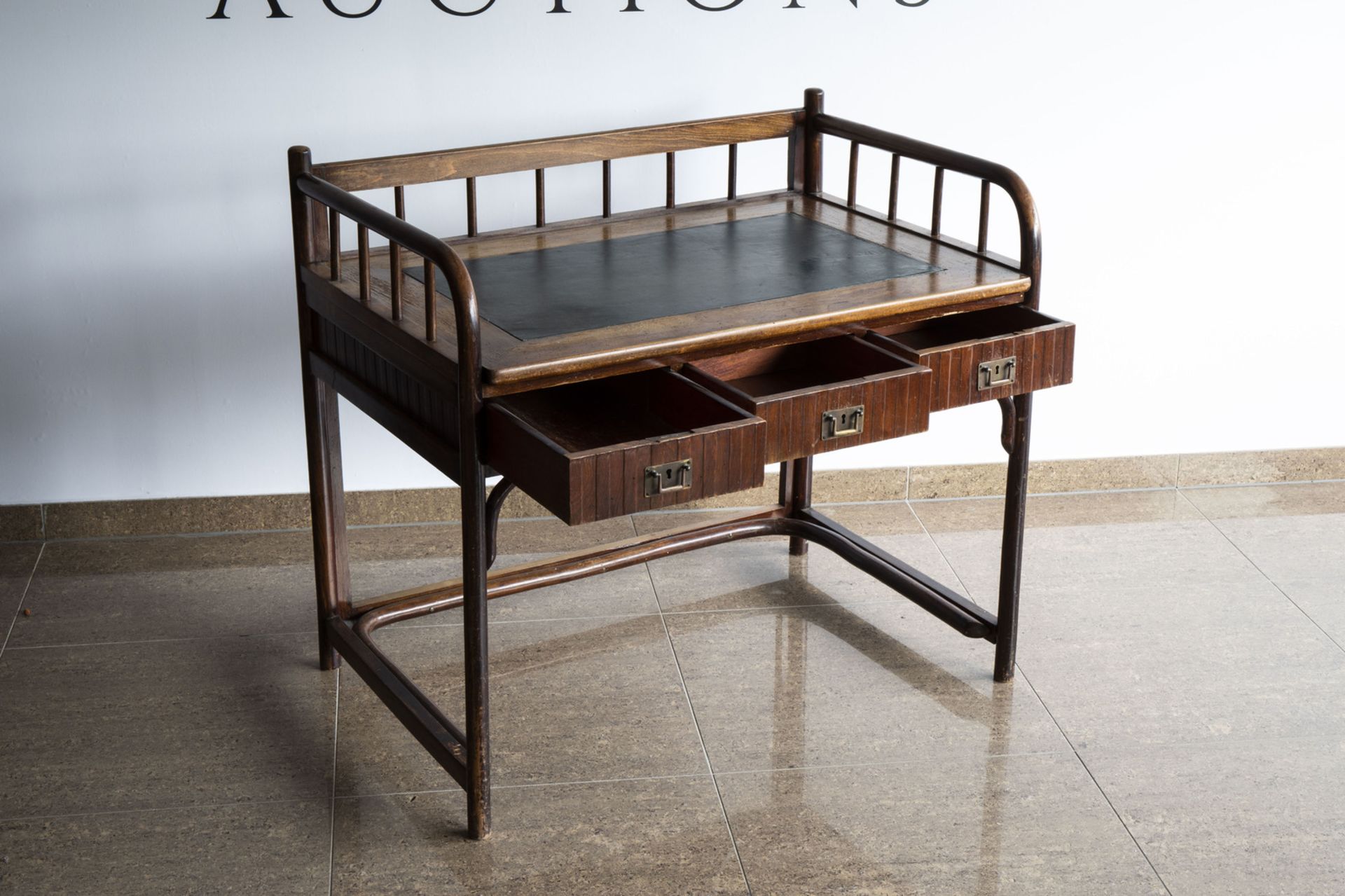 Attributed to Josef Hoffmann (1870-1956): A bentwood writing desk, Austria, beginning of the 20th C. - Image 2 of 12