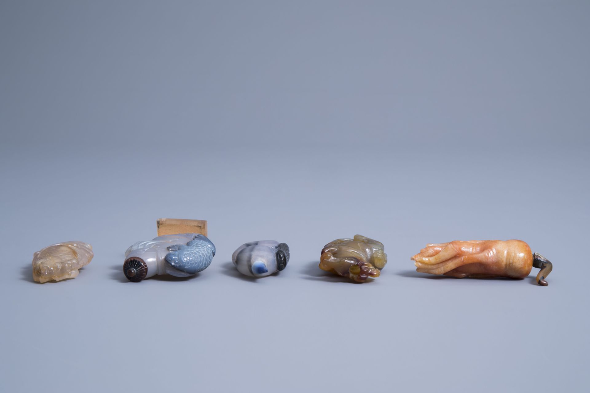 Ten Chinese hardstone and agate snuff bottles, 19th/20th C. - Image 13 of 13