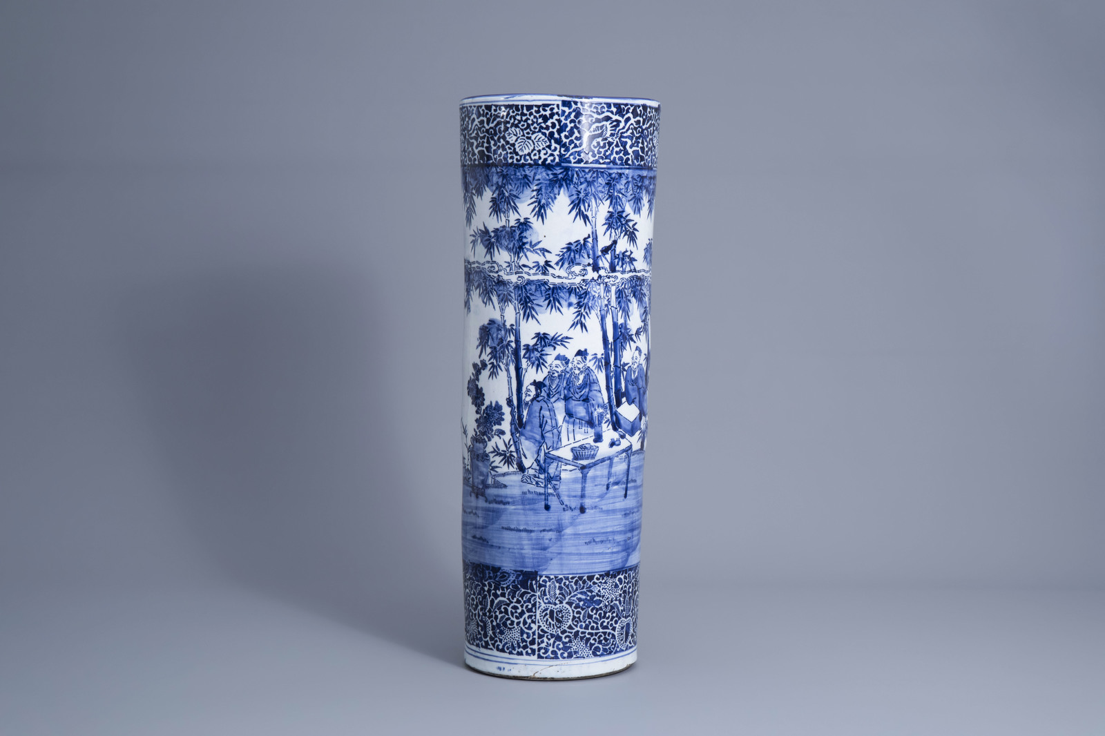 A varied collection of blue and white Chinese and Japanese porcelain, 19th/20th C. - Image 4 of 19