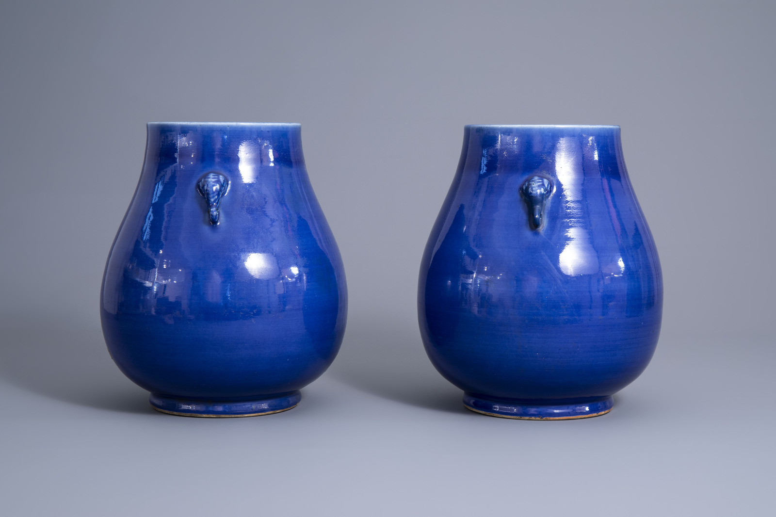 A pair of Chinese monochrome blue 'hu' vases, 19th C. - Image 5 of 8