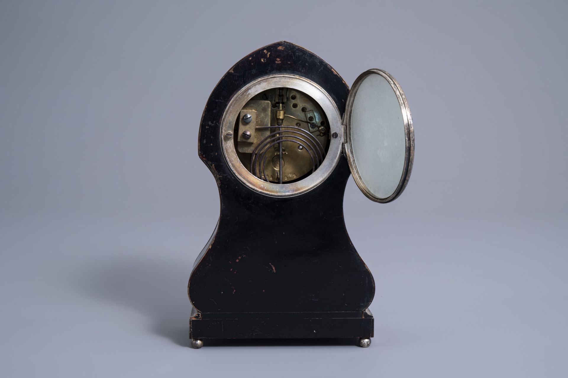 A Charles Grottendieck silver inlaid pseudo tortoise veneered table clock, 19th C. - Image 6 of 11