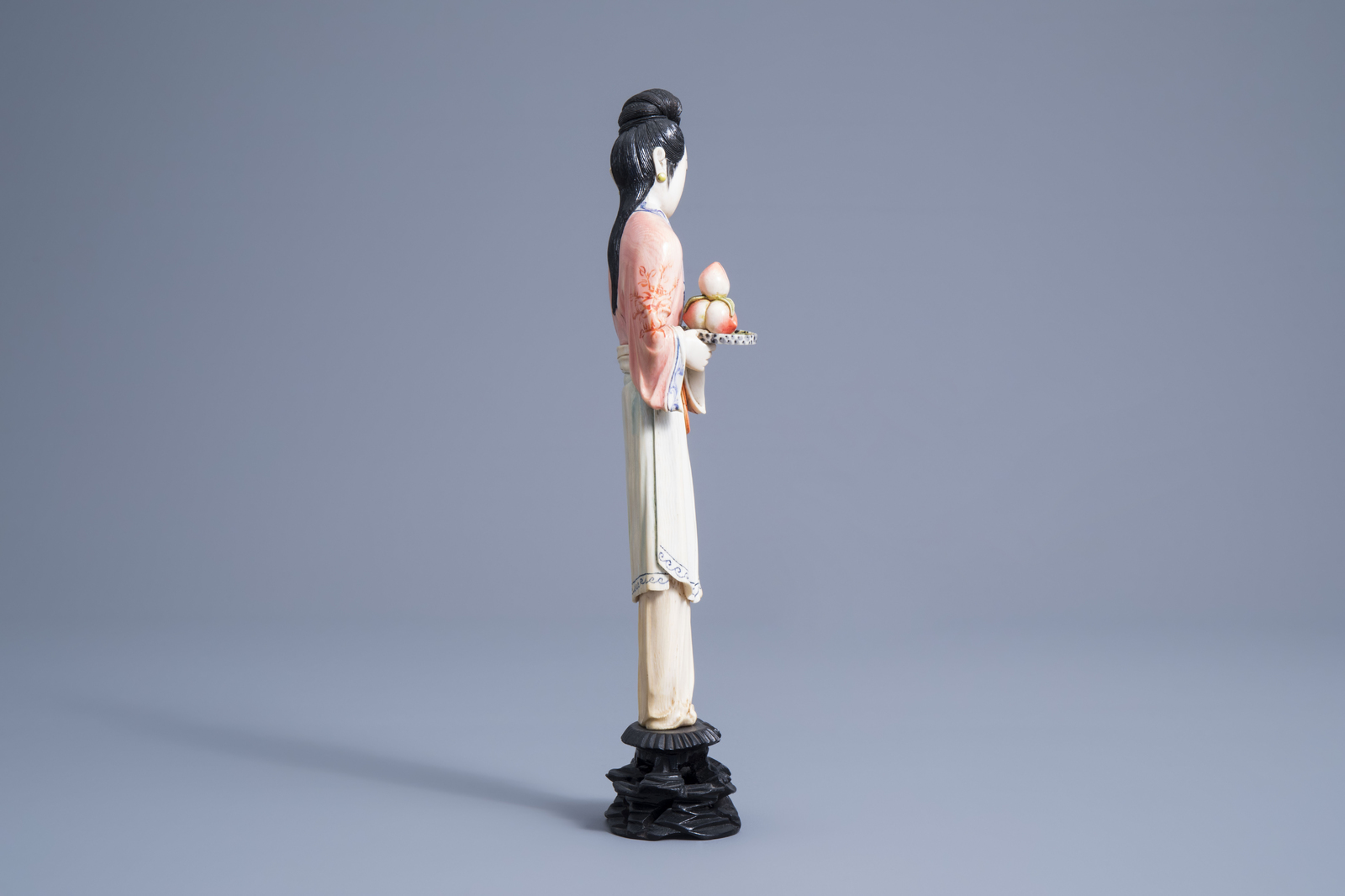 A Chinese polychrome ivory figure of a lady holding a tray of peaches, first half 20th C. - Image 3 of 7