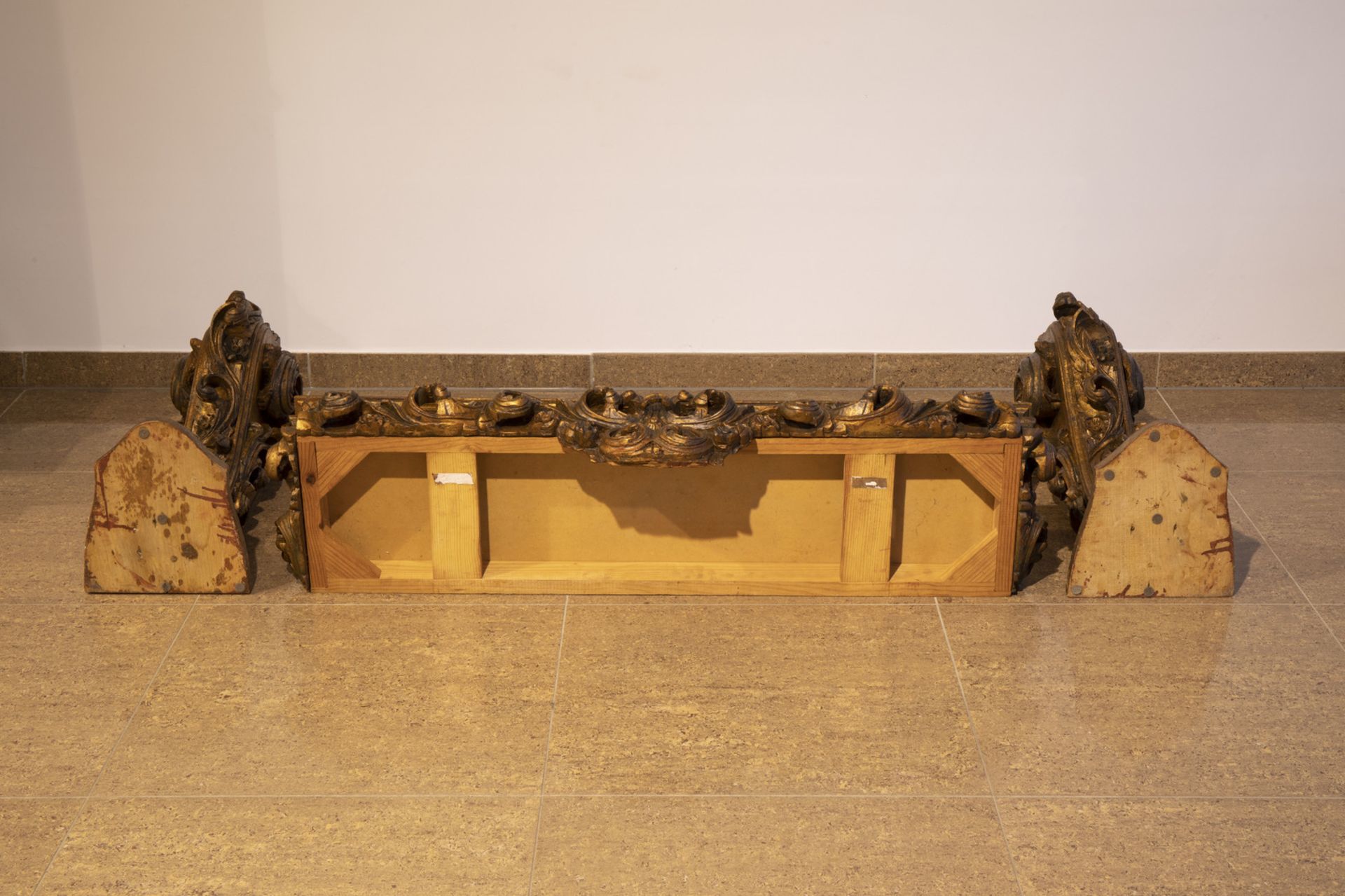 A Portuguese wooden wall console with marble top and matching Louis XV style mirror, 20th C. - Image 9 of 9