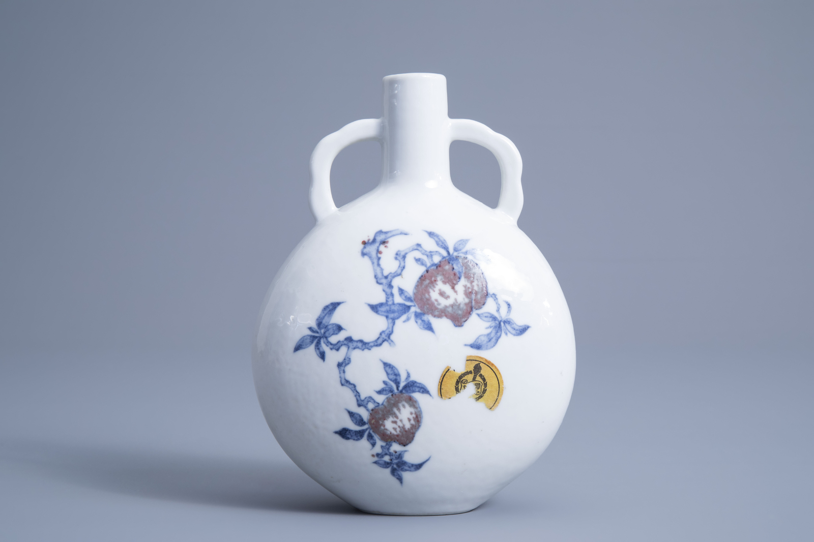 A Chinese blue, white and underglaze red moon flask, Qianlong mark, 19th/20th C. - Image 3 of 6