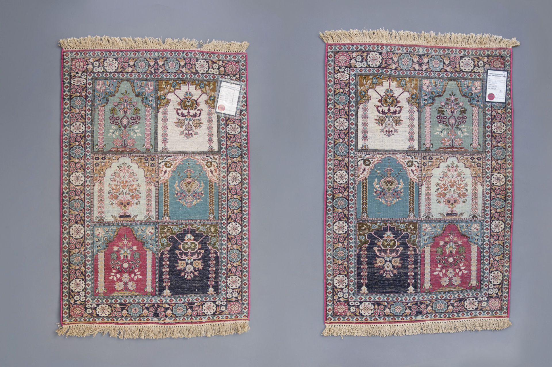A pair of Oriental rugs with floral design, Kashmir, 20th C. - Image 2 of 4