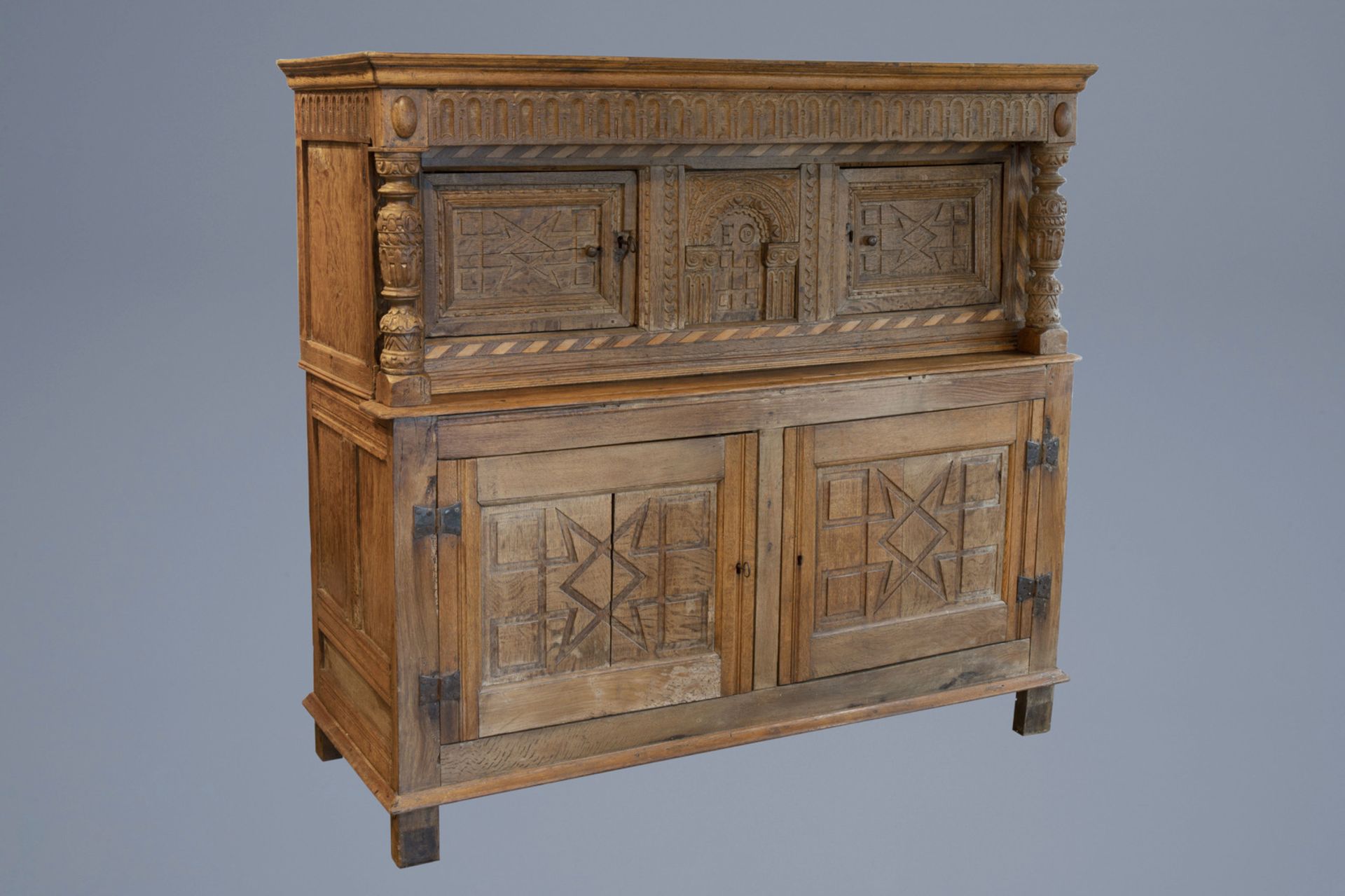 An English or Flemish wooden four-door court cupboard with geometric pattern, 17th/18th C.