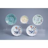 Five Chinese famille rose and Imari style plates with floral design, Kangxi and later