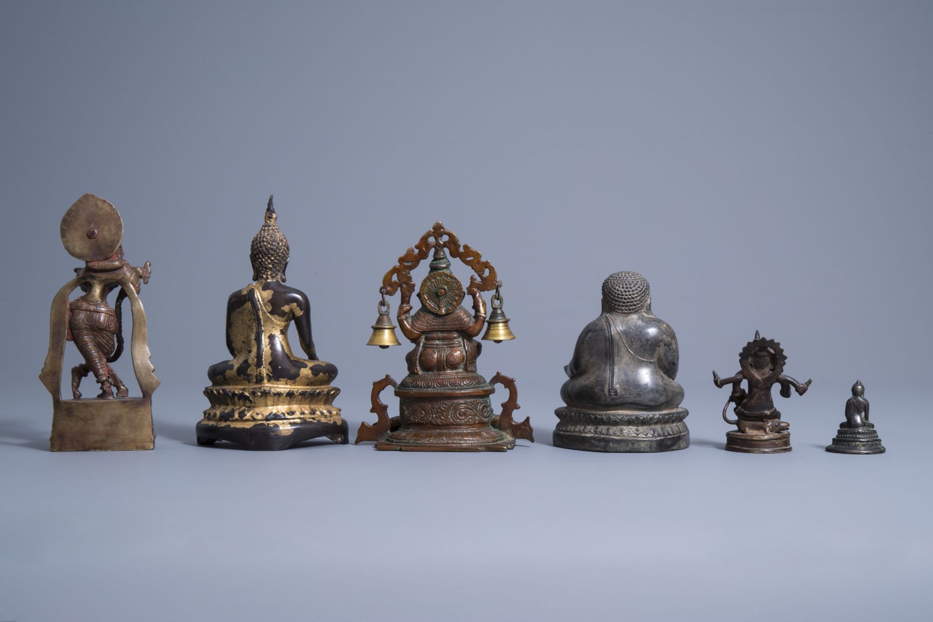 Six Asian bronze figures of Buddhist and Hindu deities, 19th/20th C. - Image 4 of 7