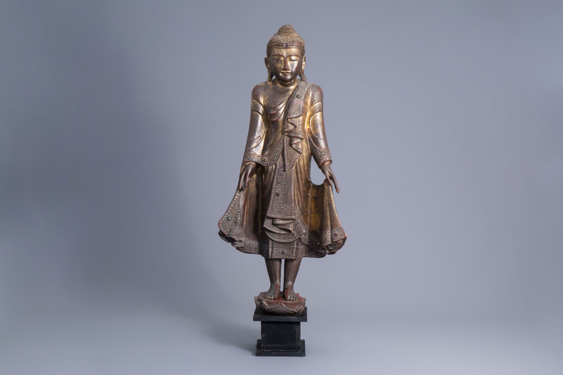 A tall inlaid gilt wood figure of a standing Buddha, Burma or Thailand, 19th/20th C. - Image 2 of 11