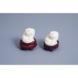 A pair of signed Japanese ivory ikomono of cats, Meiji/Showa, 19th/20th C.