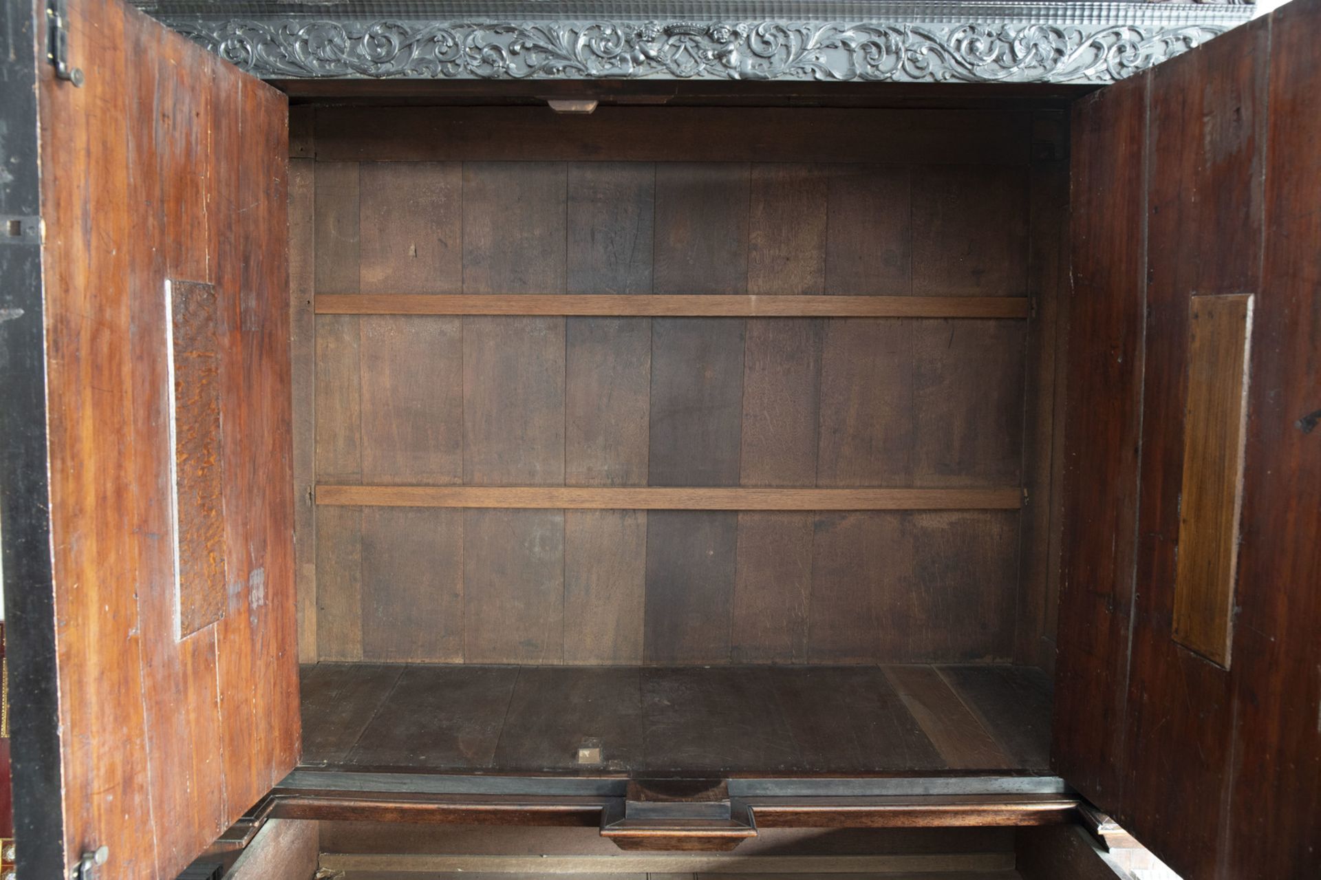 A Dutch two-door ebonized and rosewooden 'Kussenkast' cupboard, ca. 1700 - Image 3 of 10