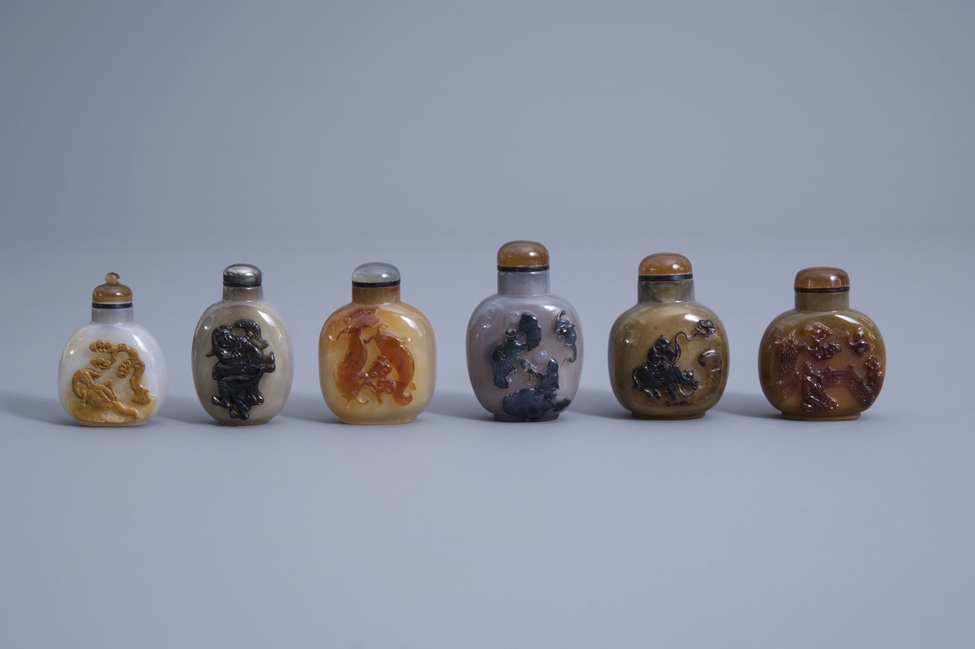 Twelve Chinese agate snuff bottles, 19th/20th C. - Image 3 of 14