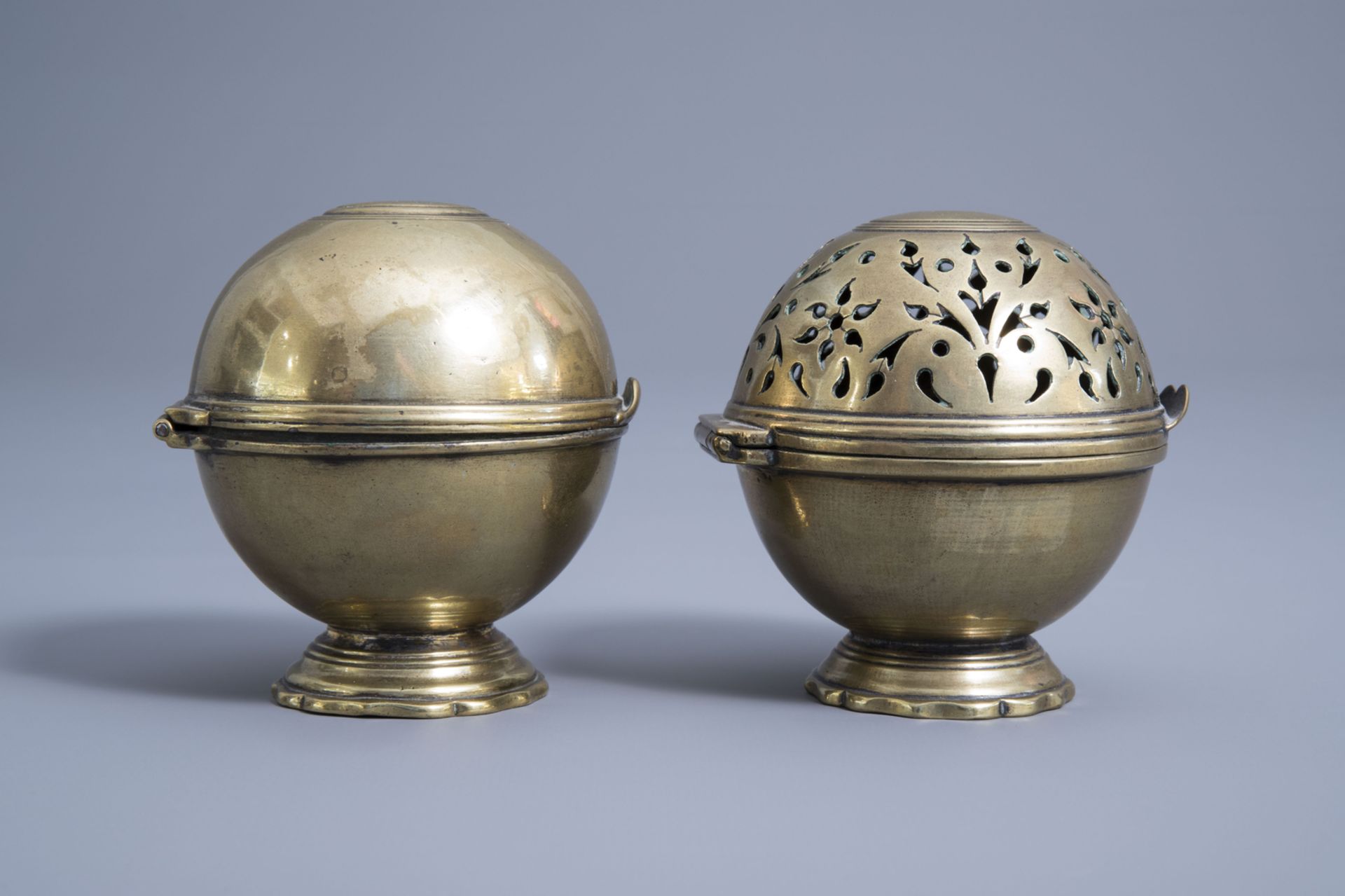 Two French Baroque sphere shaped hand warmers, ca. 1700 - Image 4 of 9