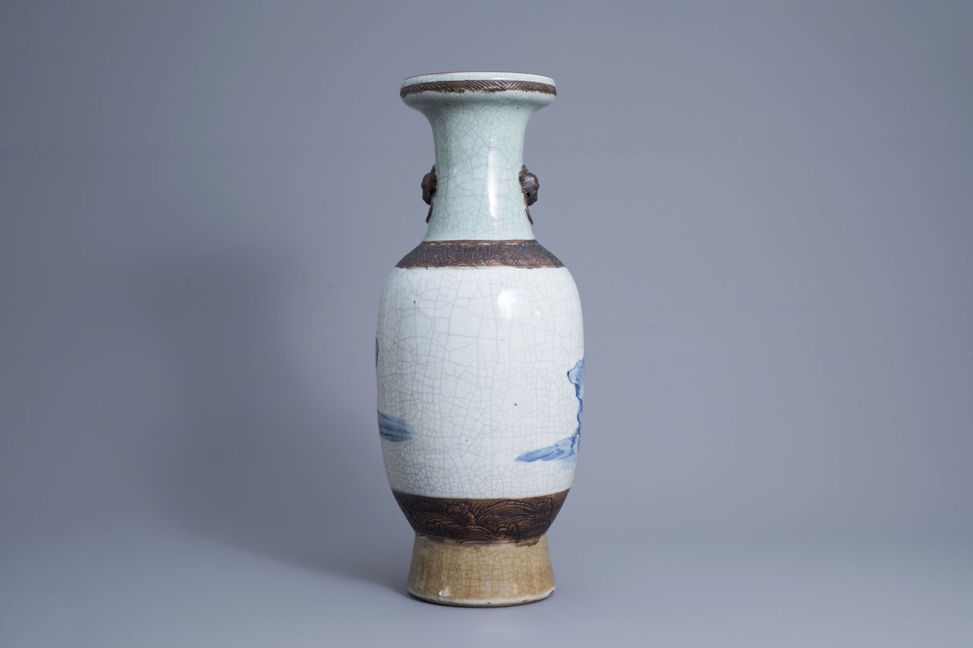 A Chineese blue and white Nanking crackle-glazed vase, 19th C. - Image 2 of 4