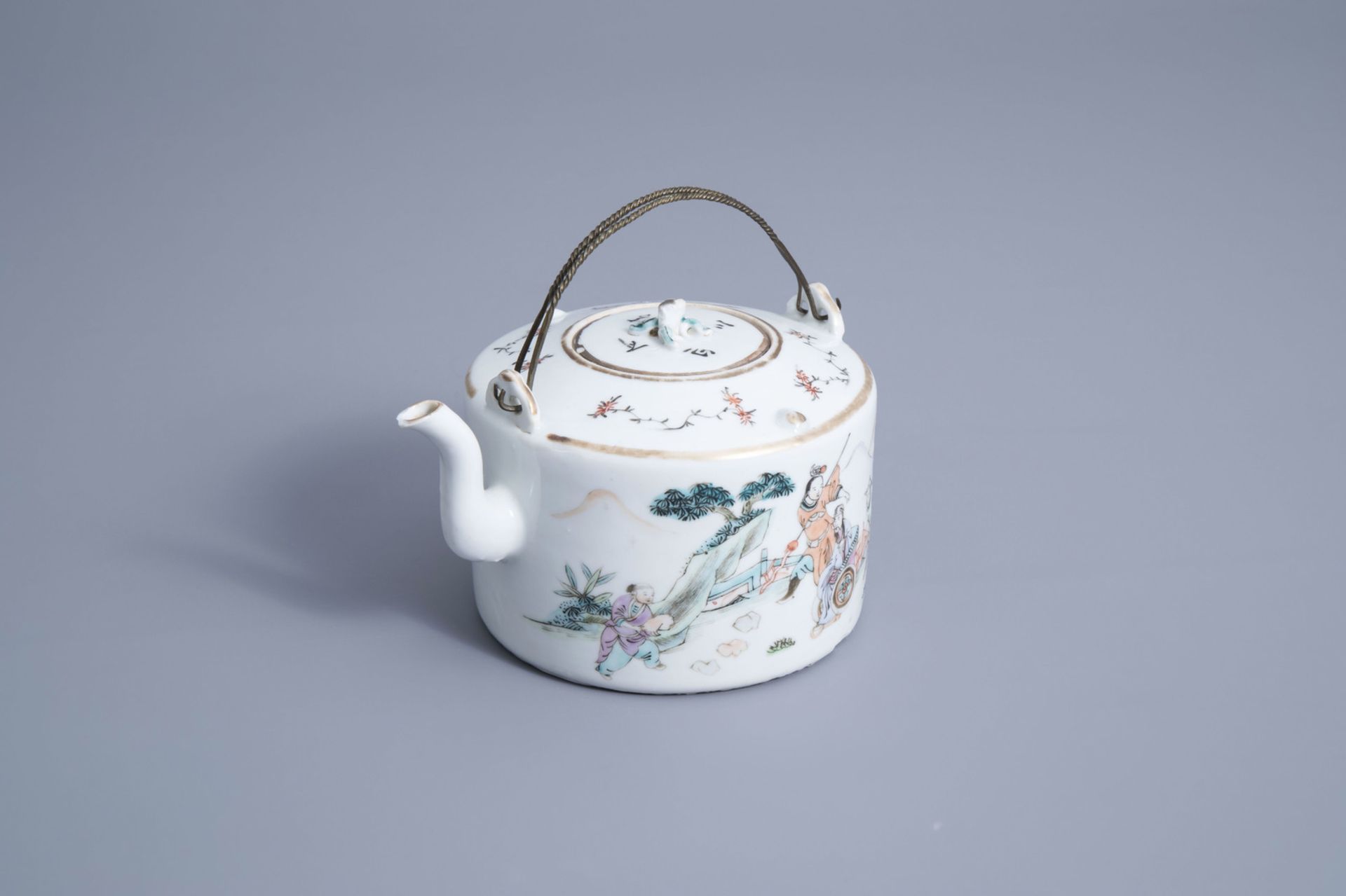 A Chinese qianjiang cai teapot and cover with figures in a landscape, 19th/20th C.