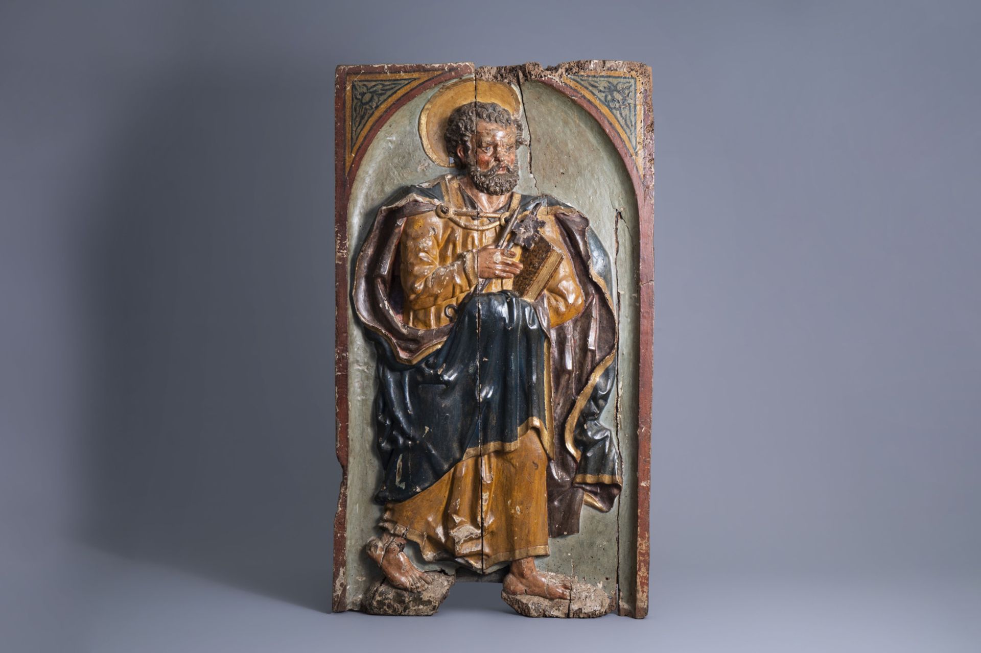 A large South European carved and polychrome painted alto relievo depicting Saint Peter, 17th C. - Image 2 of 3