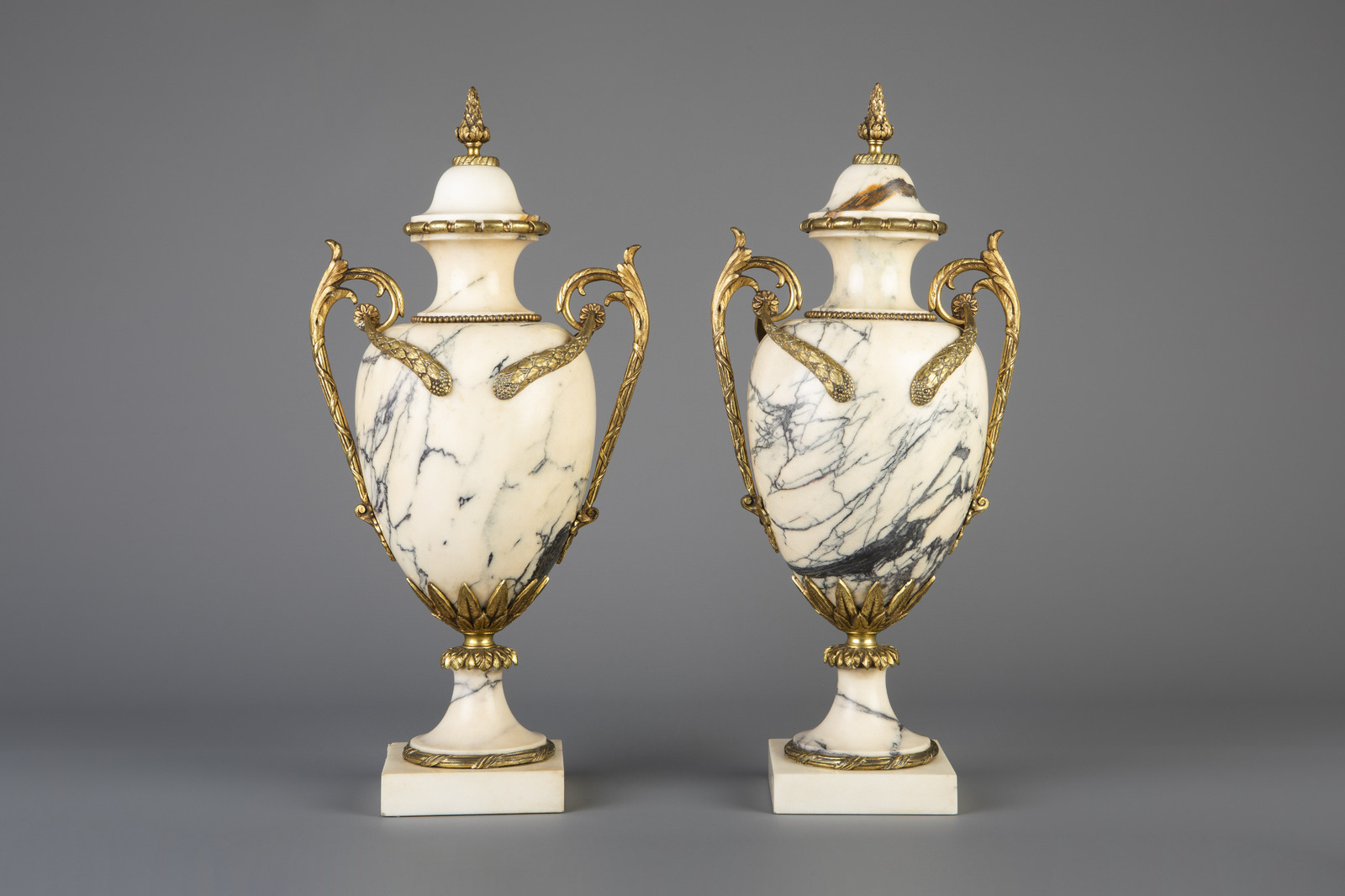 A pair of gilt bronze mounted Calacatta marble cassolettes, 19th/20th C.