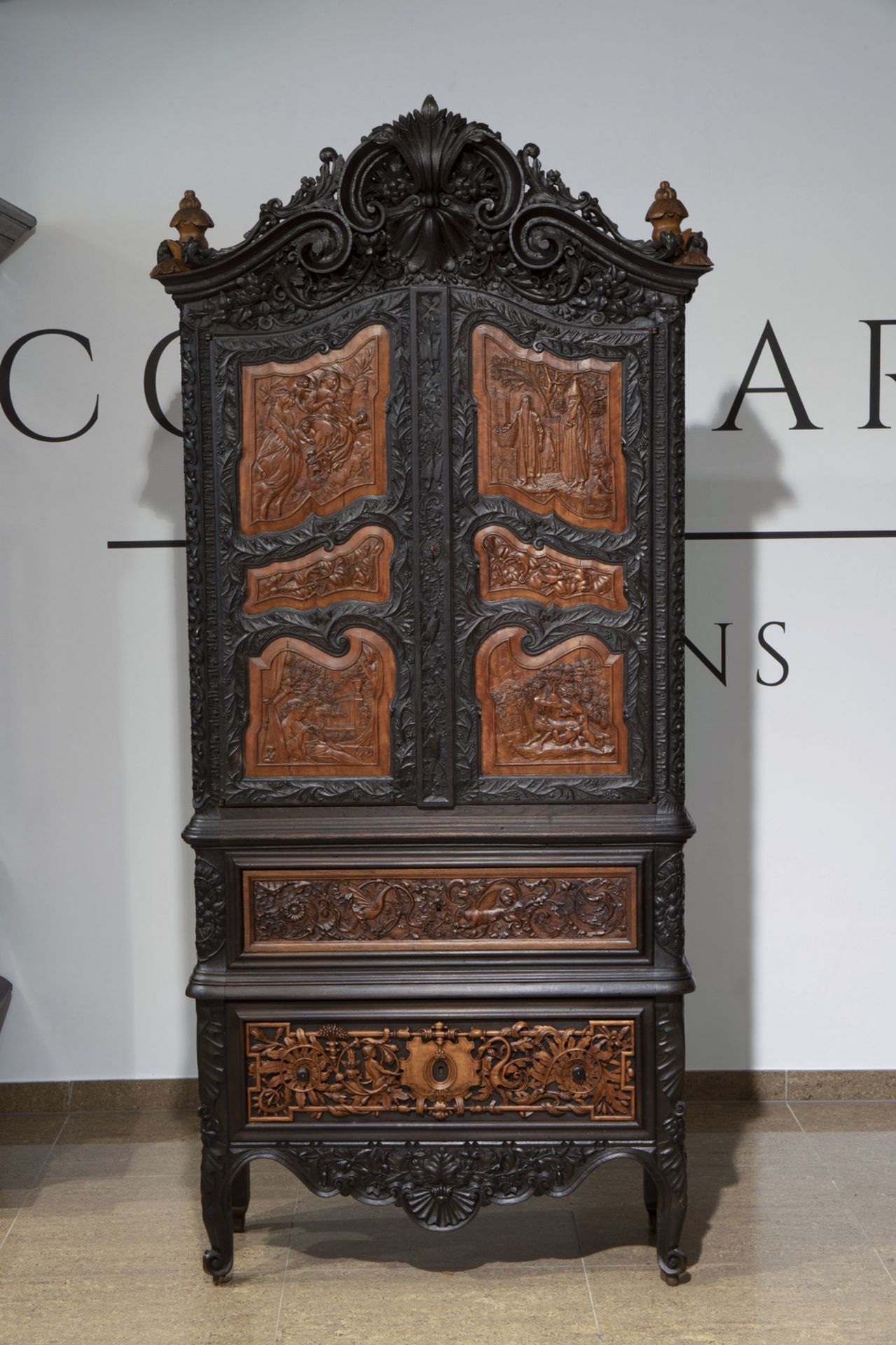 A colonial inspired and orientalist carved and ebonised wooden cabinet, first half of the 20th C. - Image 3 of 8