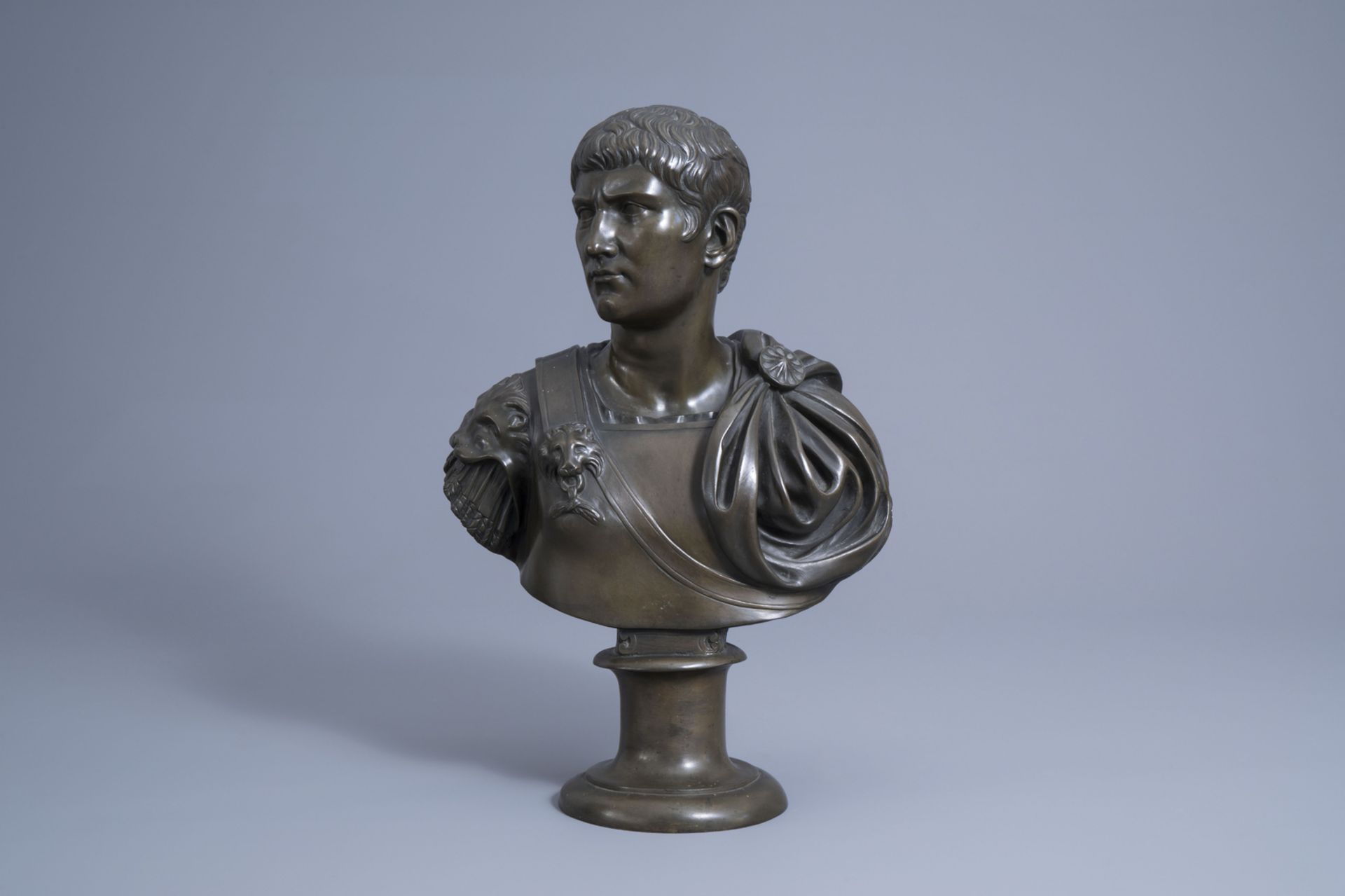 After the antiques: Portrait bust of the Roman emperor August, patinated bronze, 19th C. - Image 2 of 7