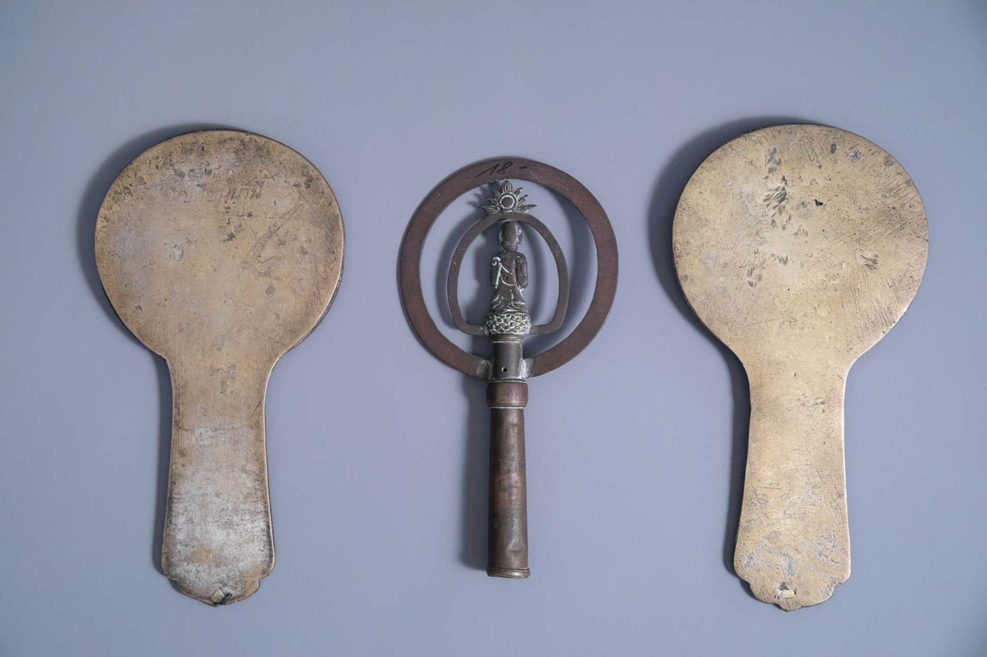 A pair of Thai bronze hand mirrors and a crown ornament for a shrine, 19th/20th C. - Image 2 of 6