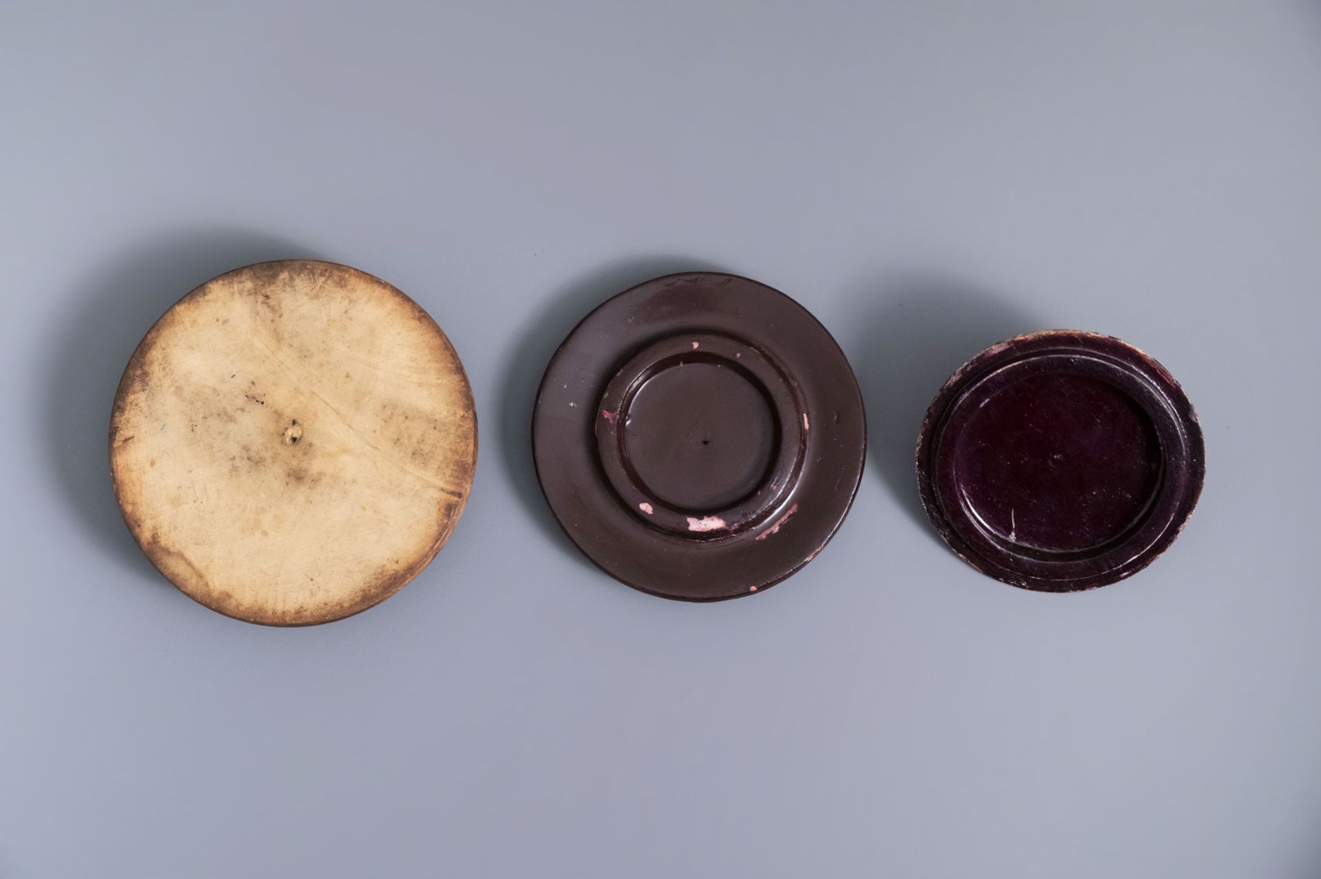 A collection of Chinese wooden stands, 19th/20th C. - Image 21 of 23