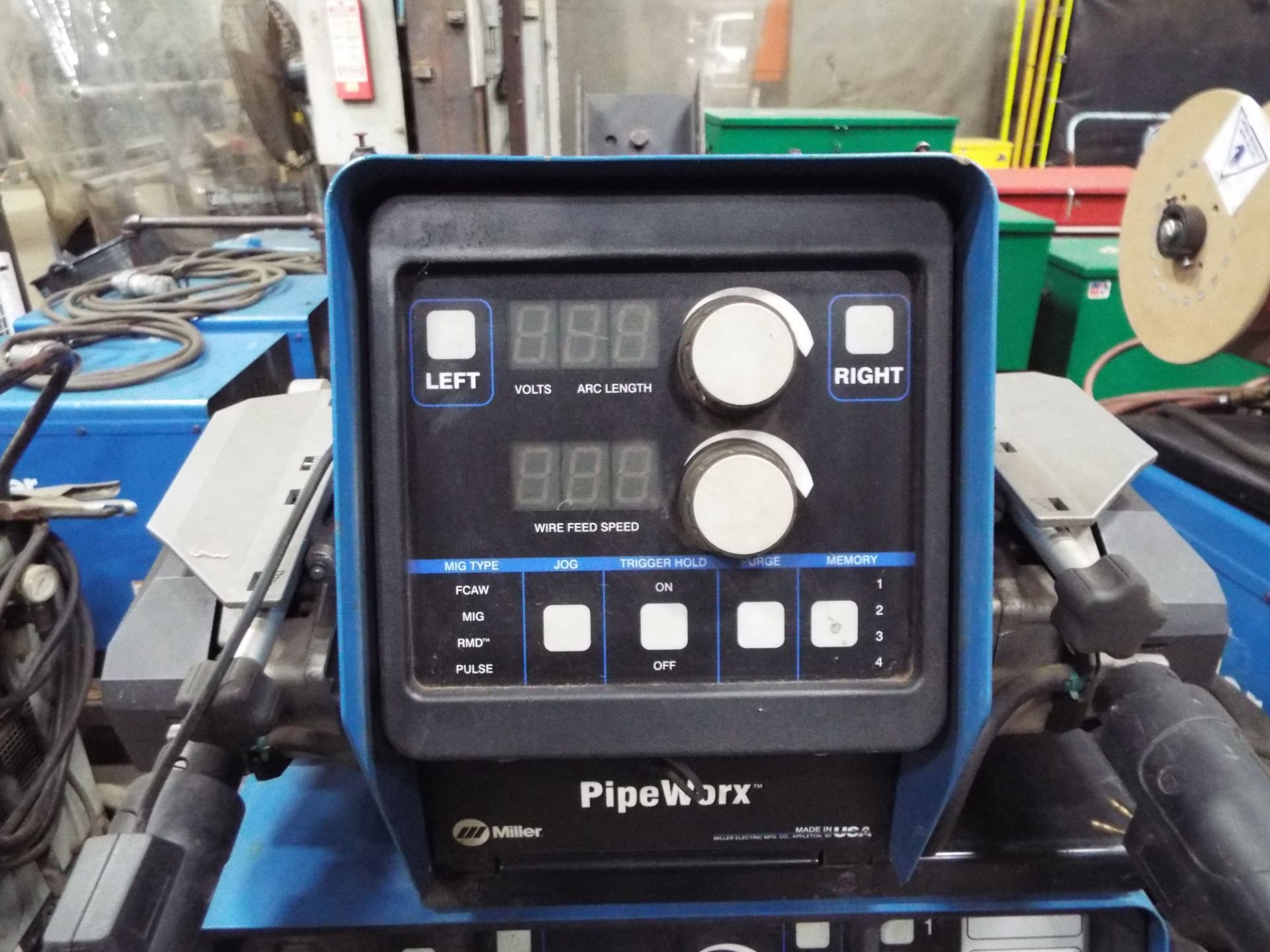 MILLER (2009) PIPEWORX 400 DIGITAL MIG WELDER WITH PIPEWORX DIGITAL TWIN REEL WIRE FEEDER, - Image 2 of 3