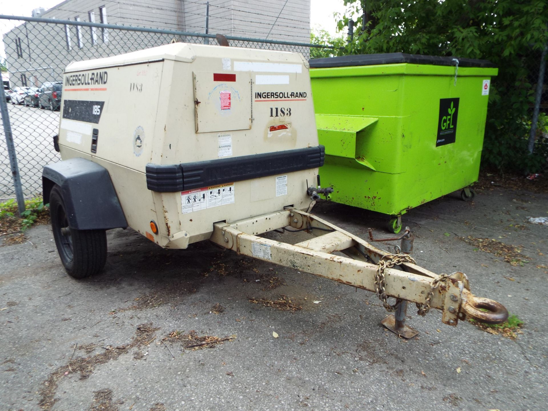 INGERSOLL RAND P185 PORTABLE TOW-BEHIND AIR COMPRESSOR WITH DIESEL ENGINE, S/N: 320067UCL295 - Image 2 of 5