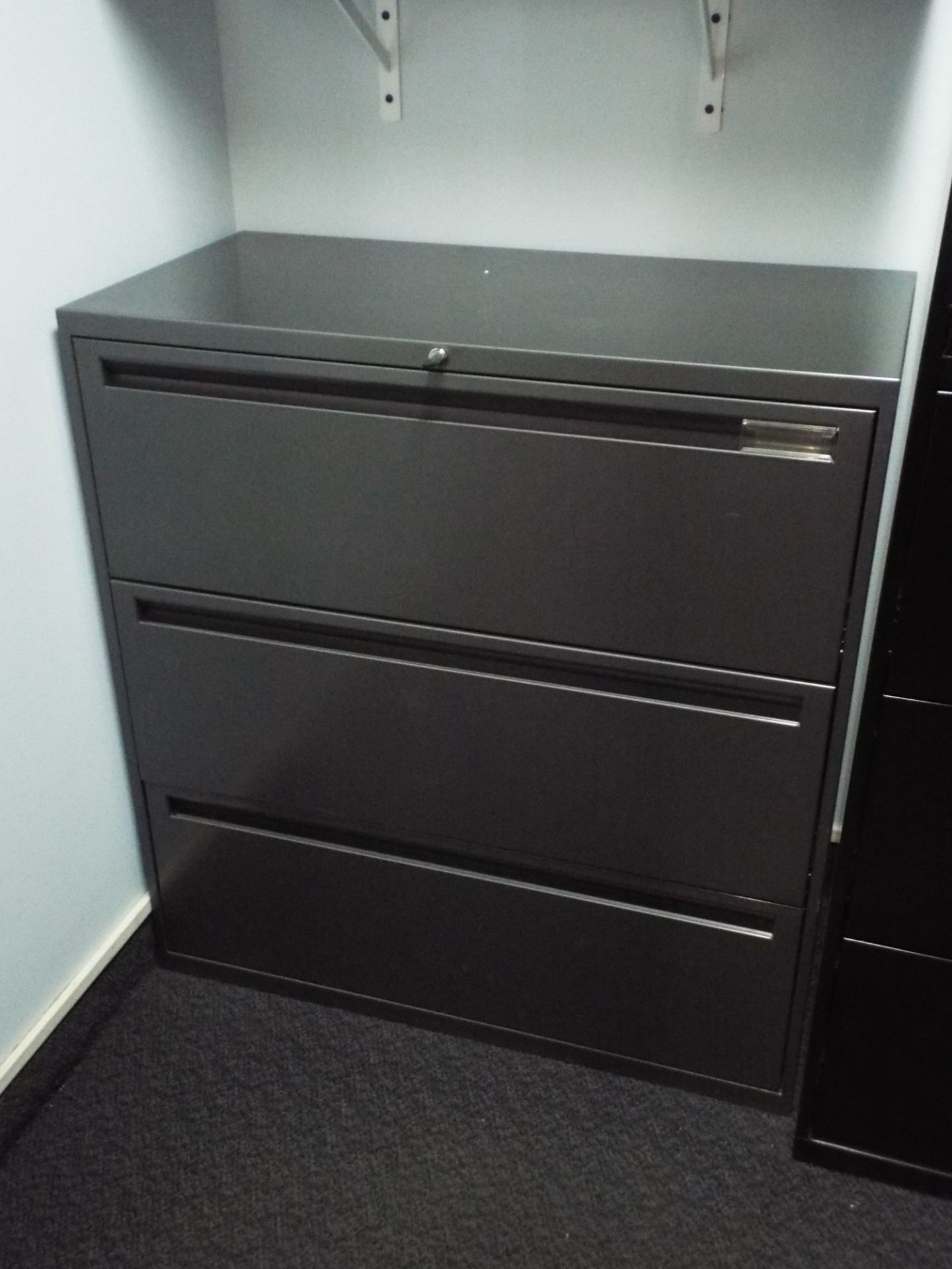 LOT/ CONTENTS OF OFFICE (FURNITURE ONLY) INCLUDING L-SHAPED DESK, OFFICE CHAIR, (3) 3 DRAWER LATERAL - Image 4 of 4