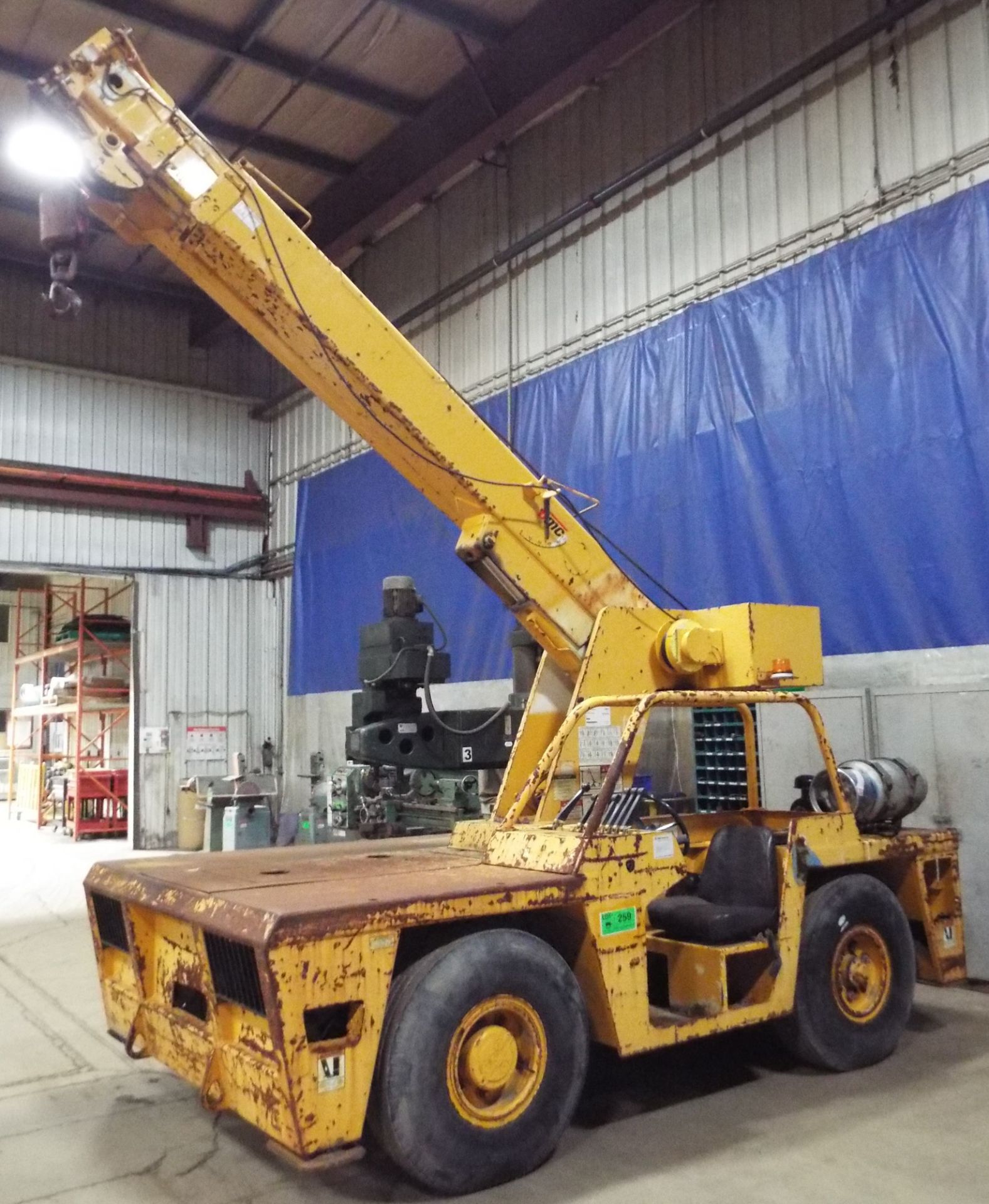 BRODERSON IC-80-2F-SP LPG INDUSTRIAL CARRY DECK CRANE WITH 14,000 LB. CAPACITY, 24' MAX. BOOM - Image 2 of 9